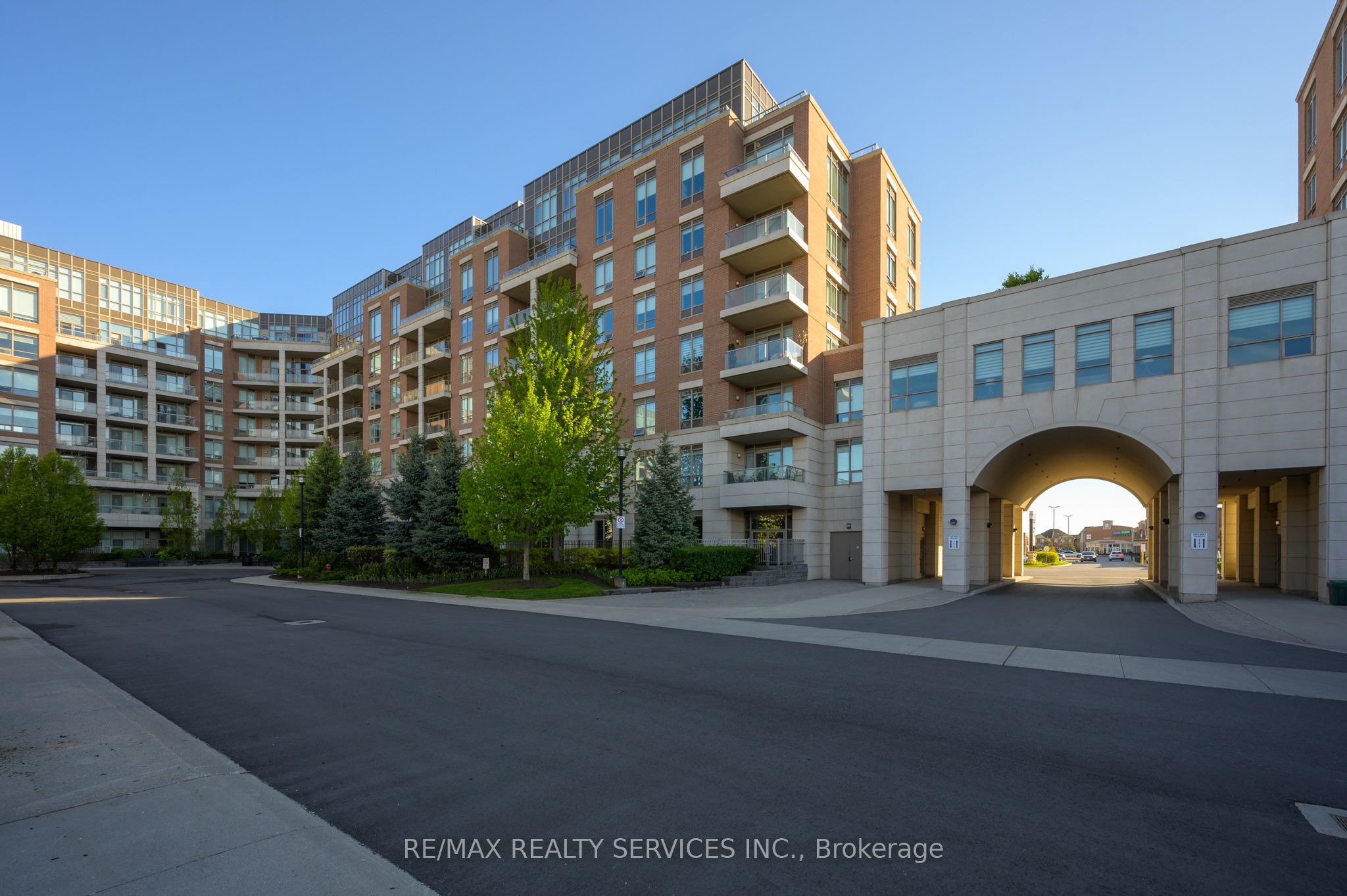 2480 Prince Michael Drive 624, Oakville, ON L6H 0H1 photo 2
