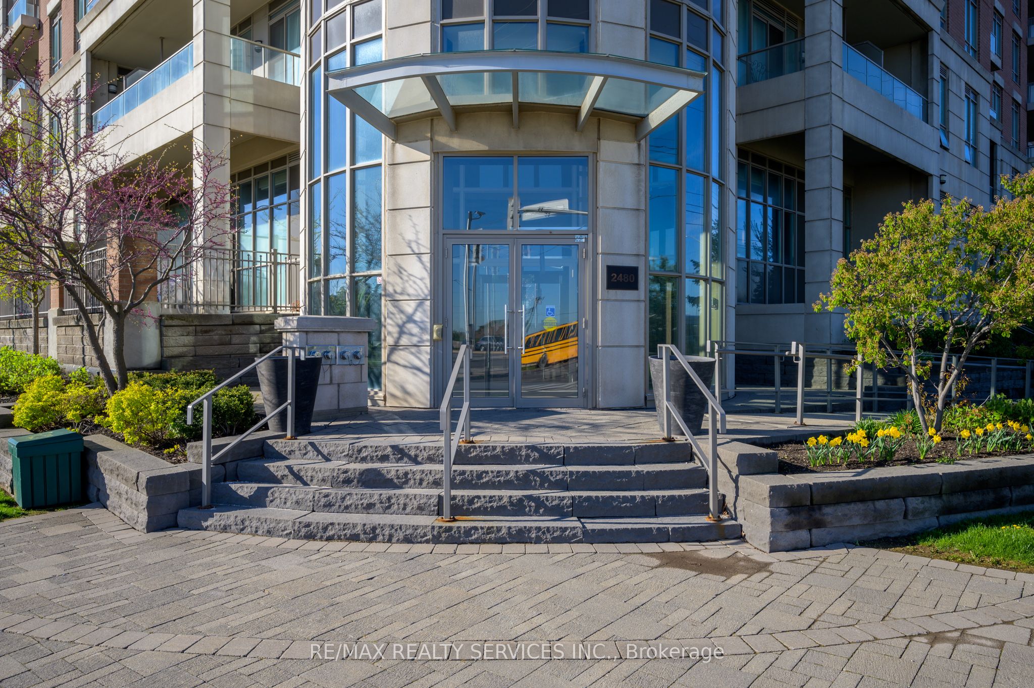 2480 Prince Michael Drive 624, Oakville, ON L6H 0H1 photo 3