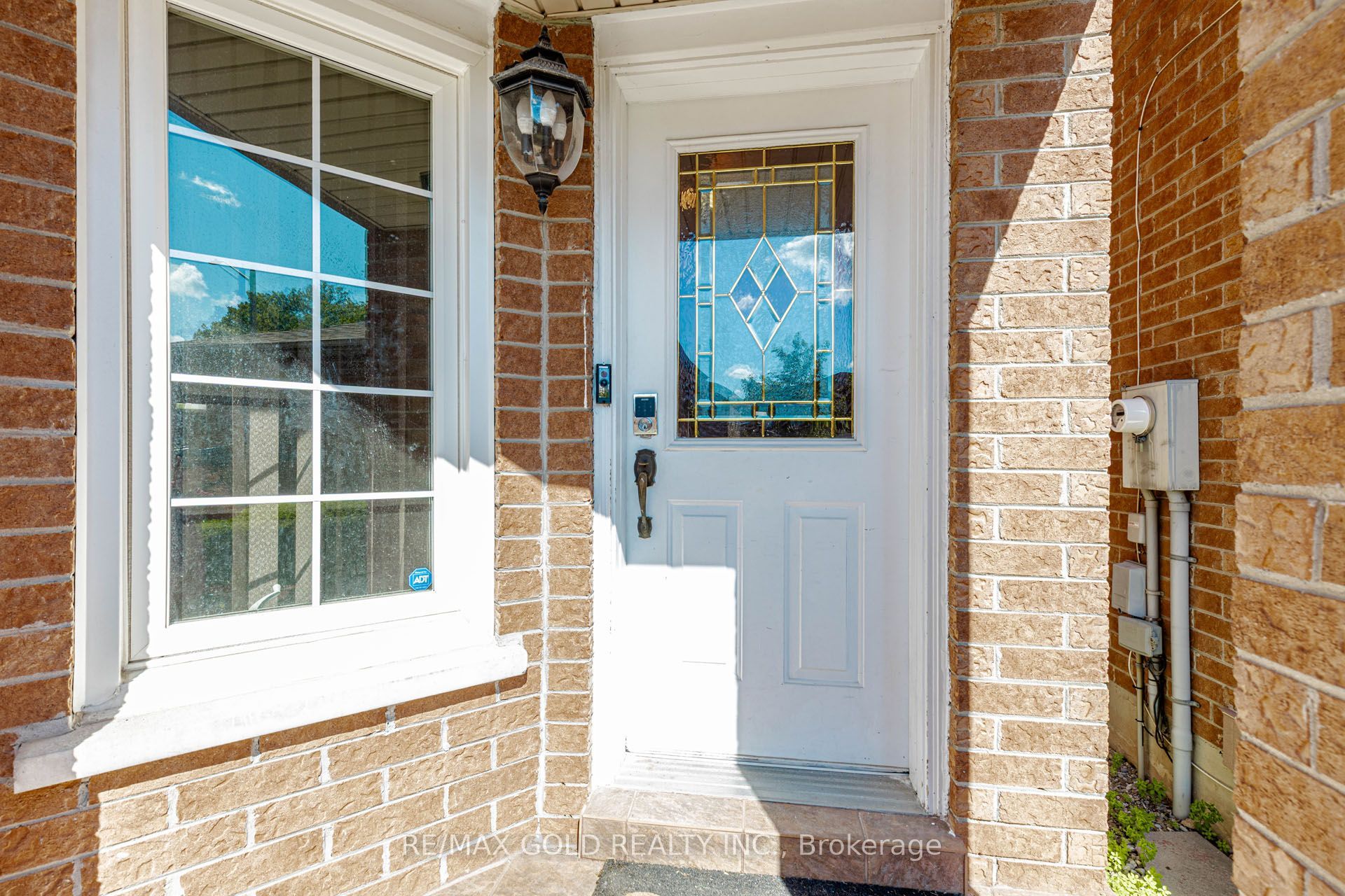 12 Mccleave Crescent, Brampton, ON L6Y 4Z6 photo 3