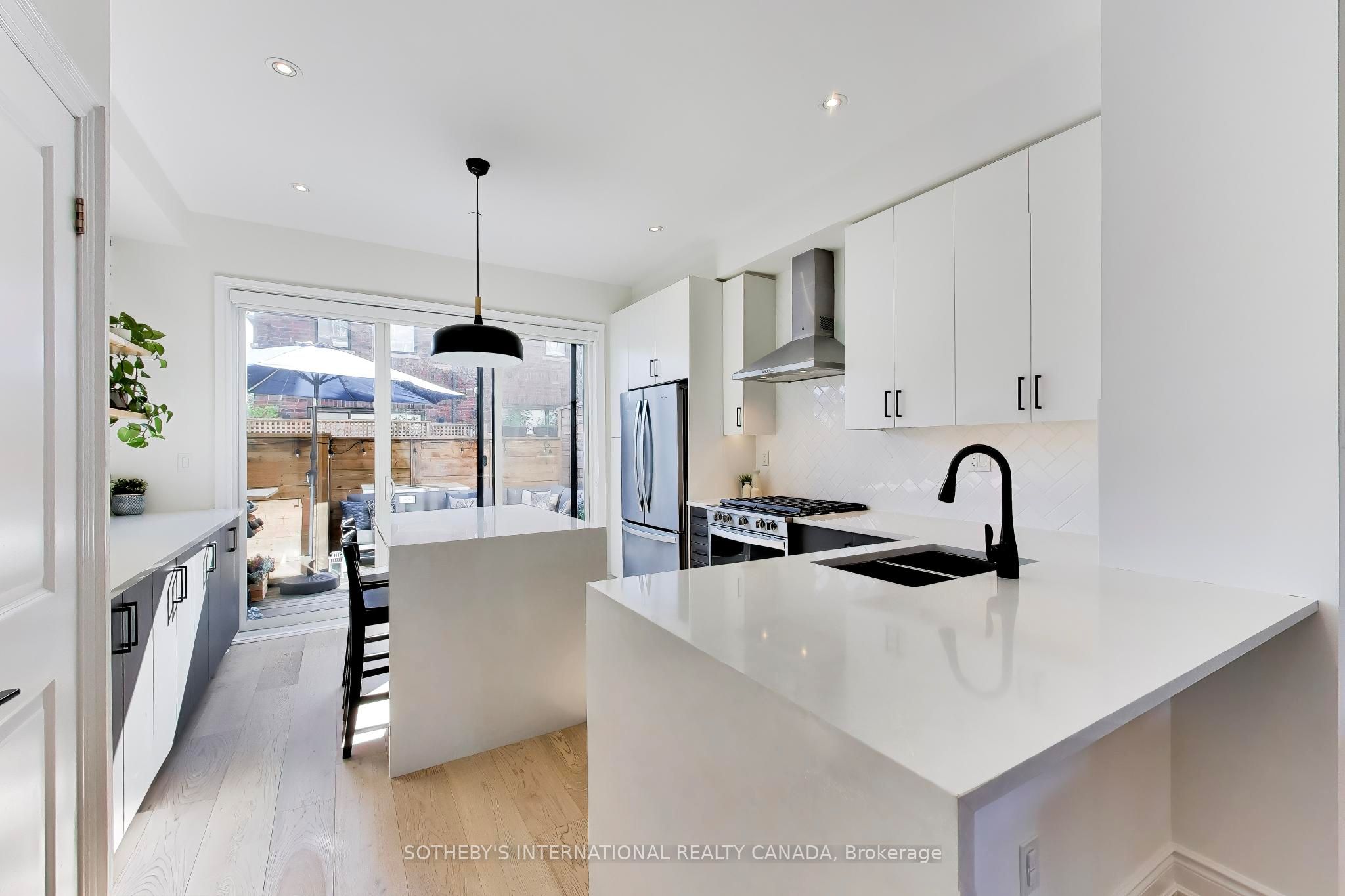 80 Daisy Avenue 30, Toronto, ON M8W 0B7 photo 2