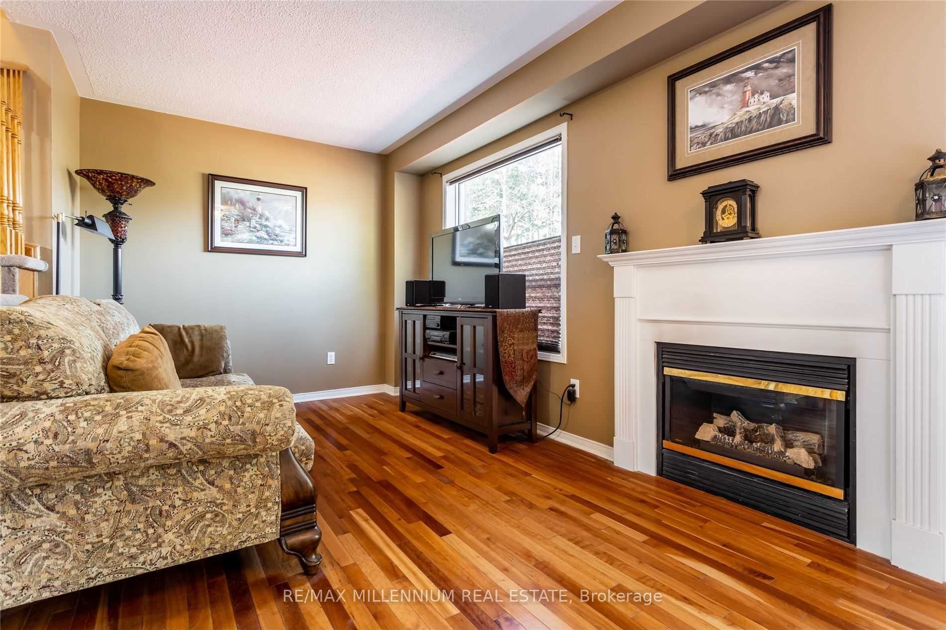13 Dawson Crescent, Milton, ON L9T 5H8 photo 2