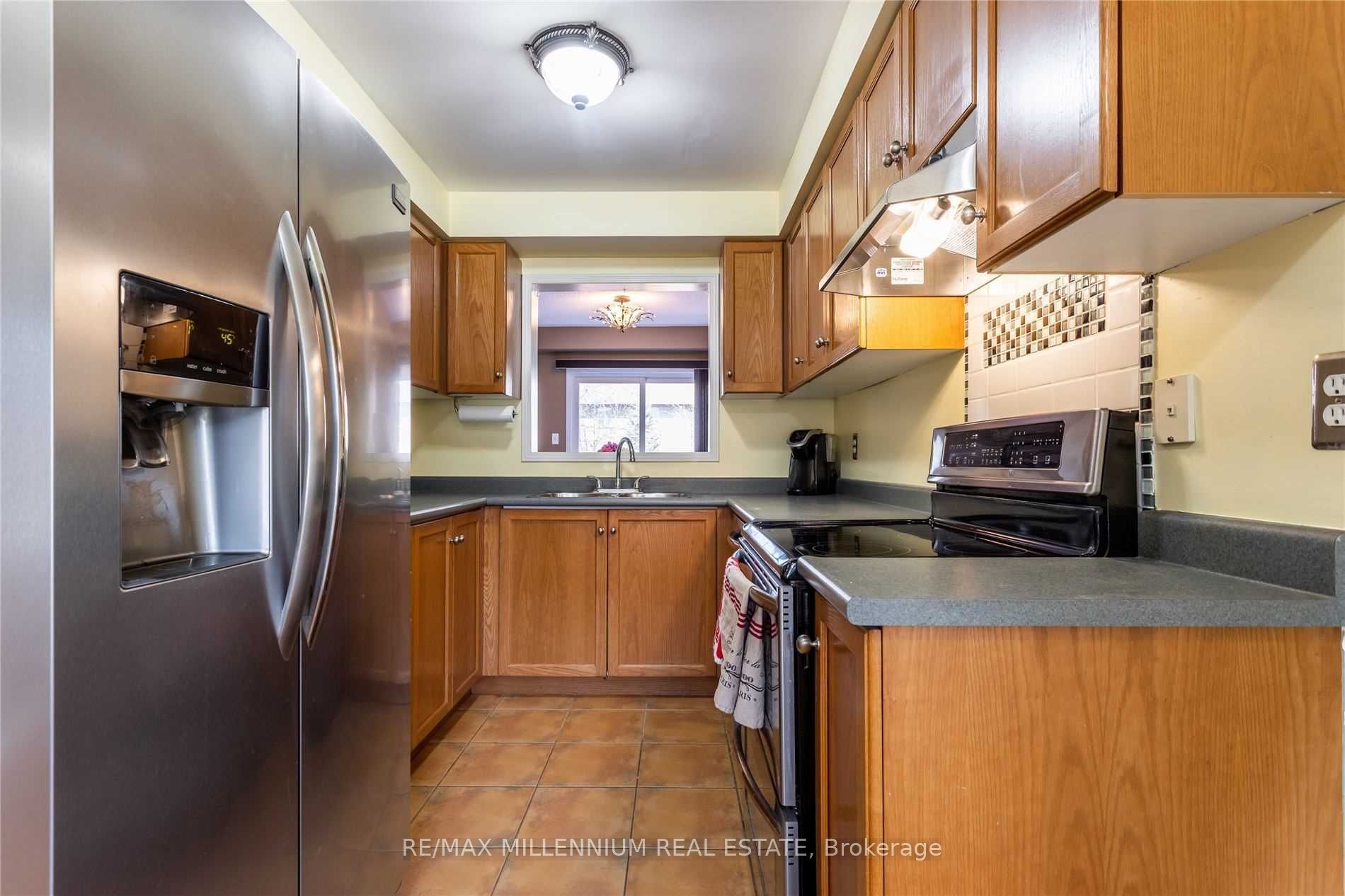 13 Dawson Crescent, Milton, ON L9T 5H8 photo 3