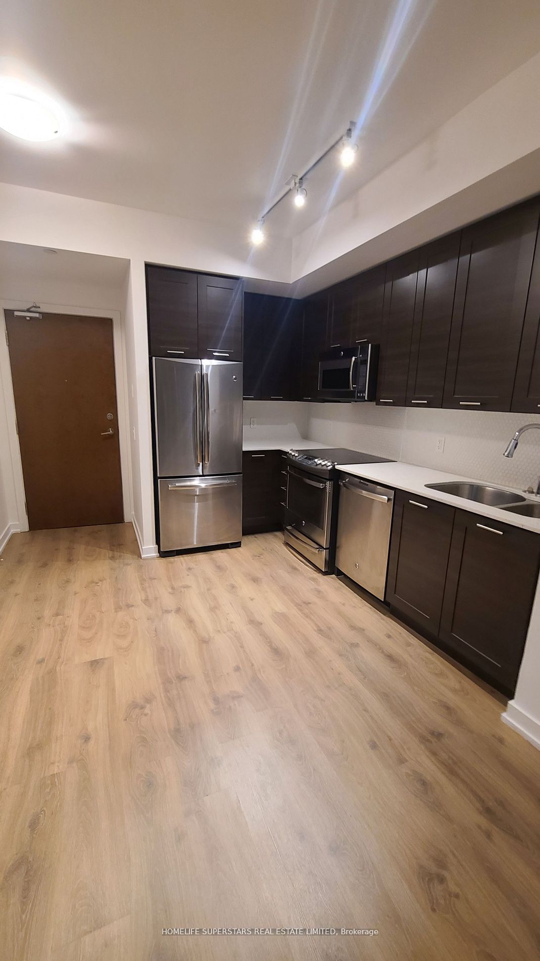 2212 Lake Shore Boulevard W 2907, Toronto, ON M8V 0C2 photo 4