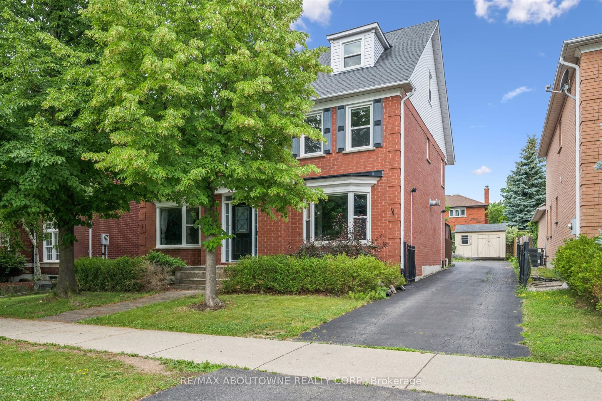 2456 Sixth Line, Oakville, ON L6H 5Z8 photo 3