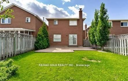36 Windmill Boulevard, Brampton, ON L6Y 3E4 photo 2