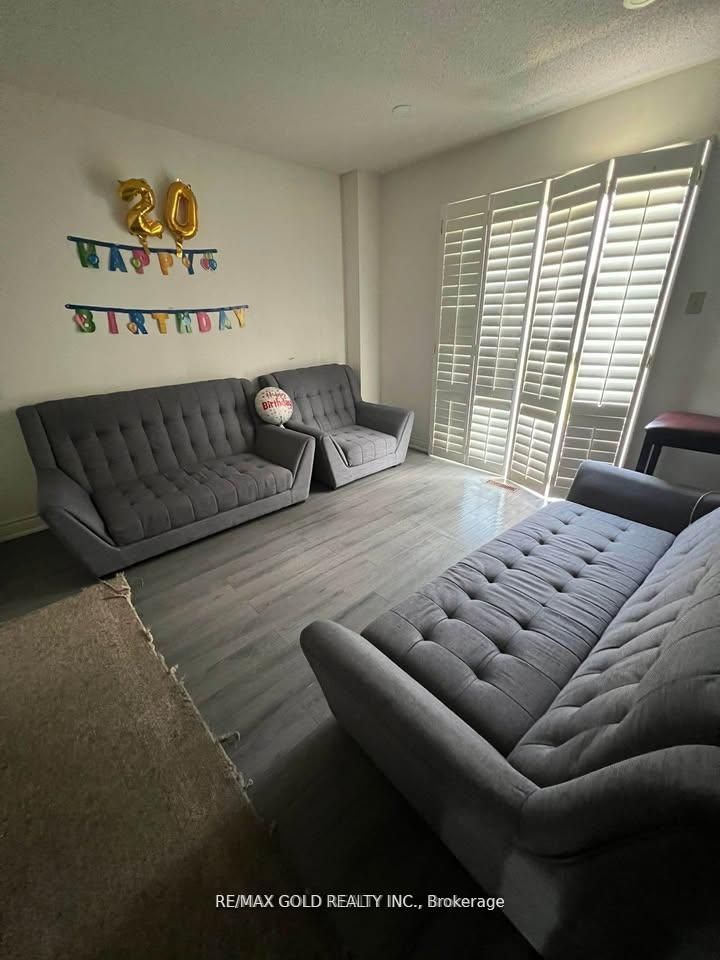 36 Windmill Boulevard, Brampton, ON L6Y 3E4 photo 4