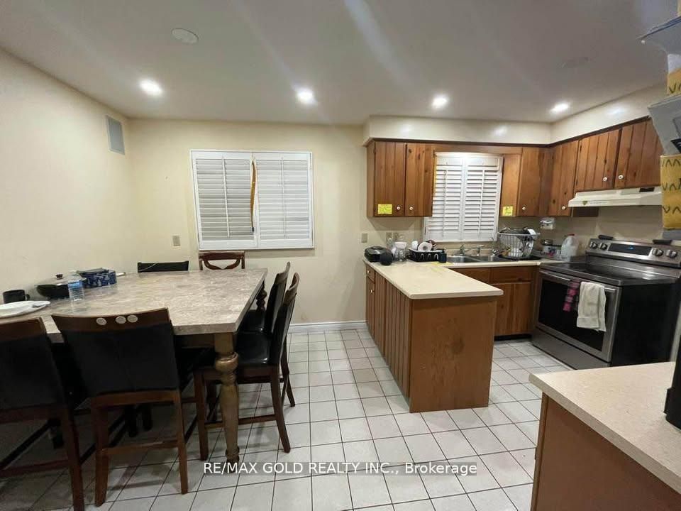 36 Windmill Boulevard, Brampton, ON L6Y 3E4 photo 5