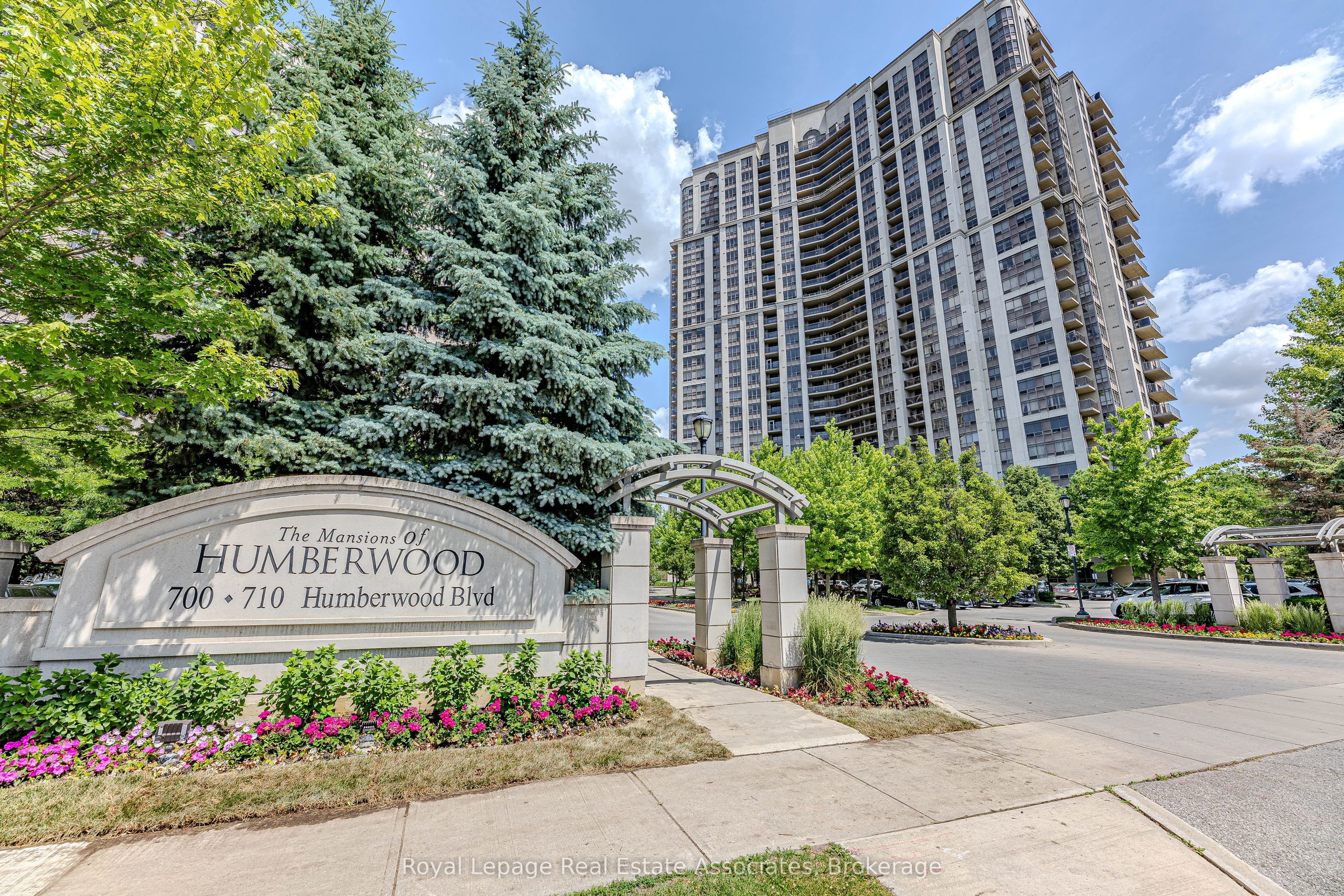 700 Humberwood Boulevard 128, Toronto, ON M9W 7J4 photo 2