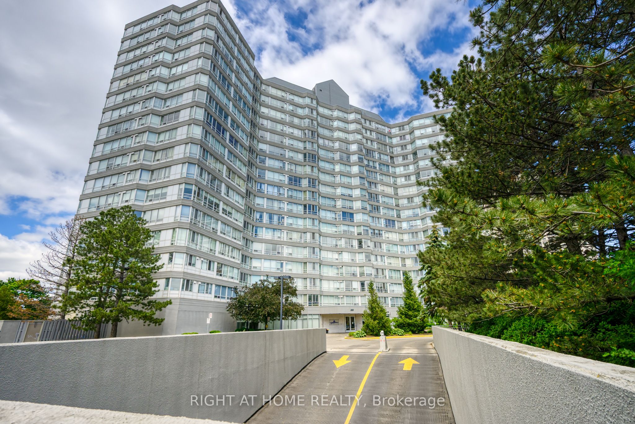 50 Kingsbridge Garden Circle 1408, Mississauga, ON L5R 1Y2 photo 2