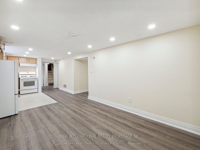 1132 Glengrove Avenue, Toronto, ON M6B 2K4 photo 2