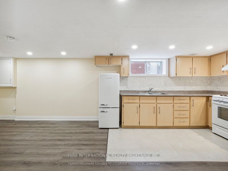 1132 Glengrove Avenue, Toronto, ON M6B 2K4 photo 3