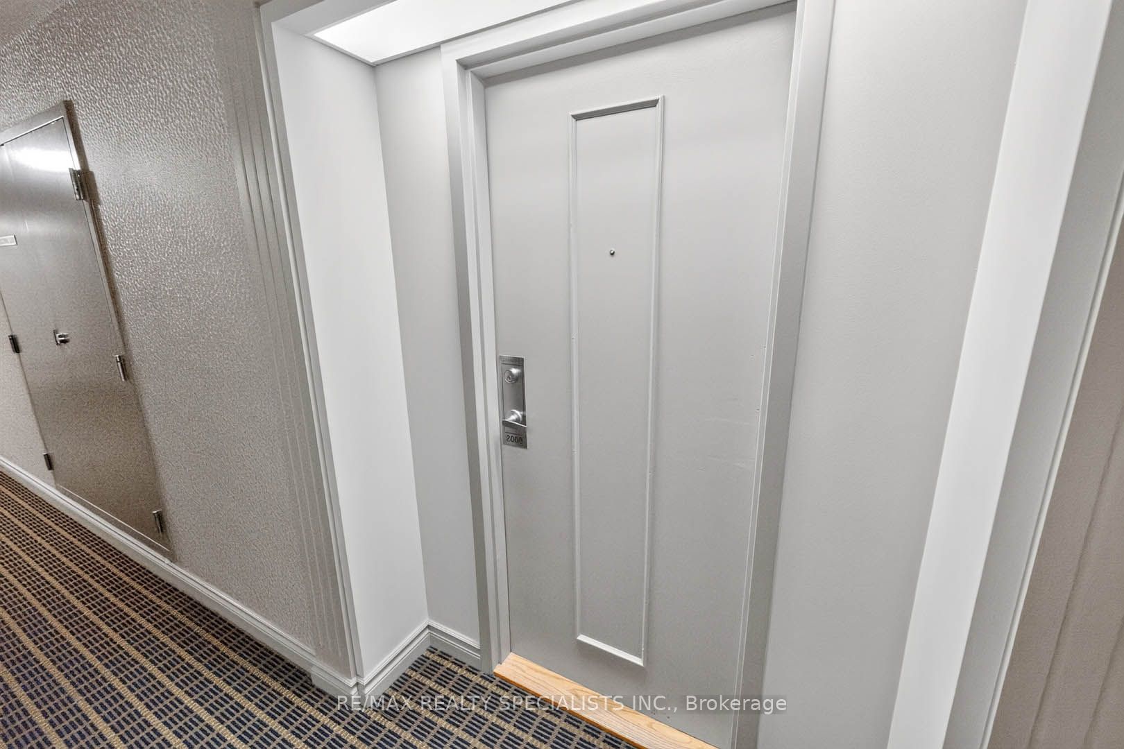 135 Hillcrest Avenue 2009, Mississauga, ON L5B 4B1 photo 4