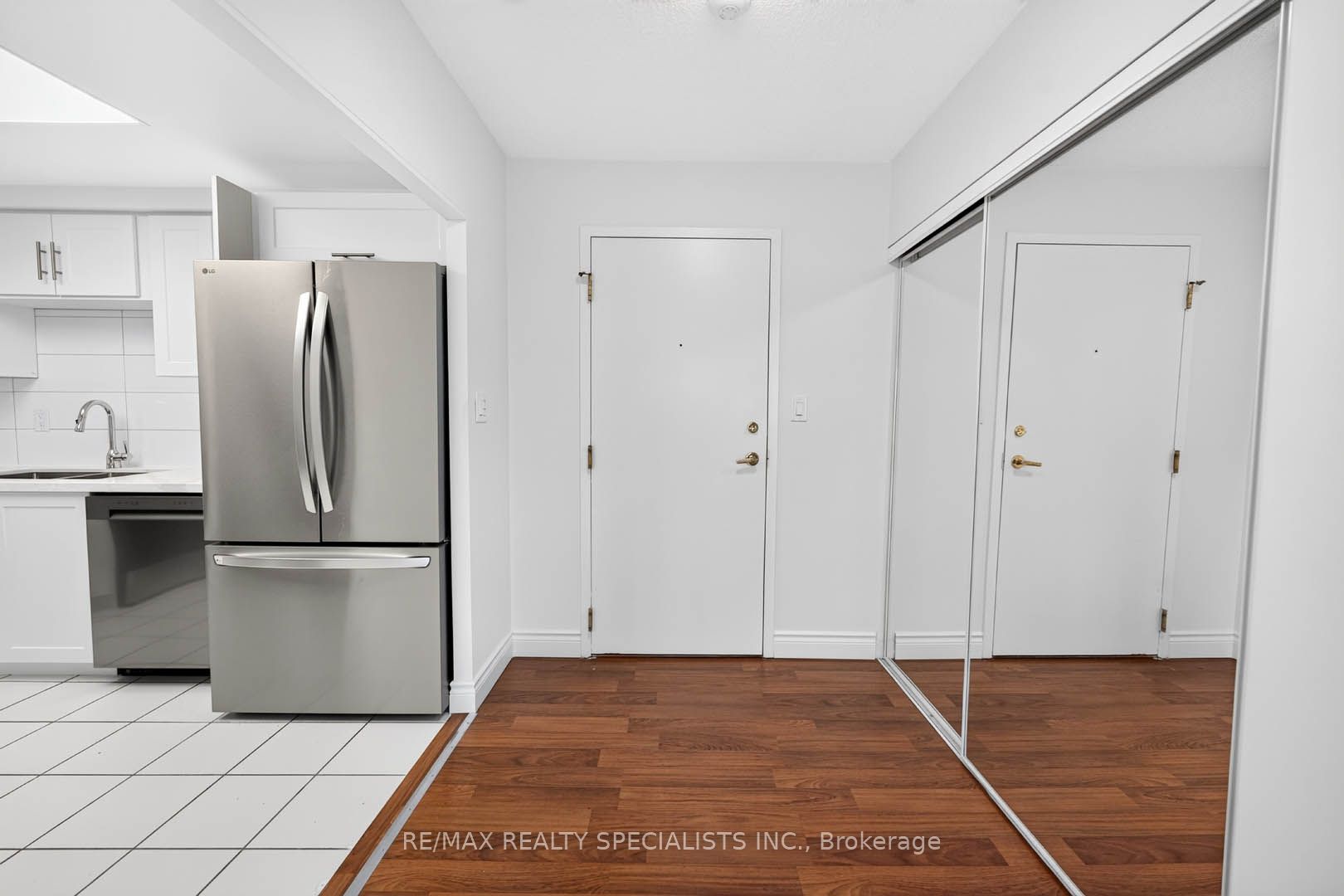 135 Hillcrest Avenue 2009, Mississauga, ON L5B 4B1 photo 5