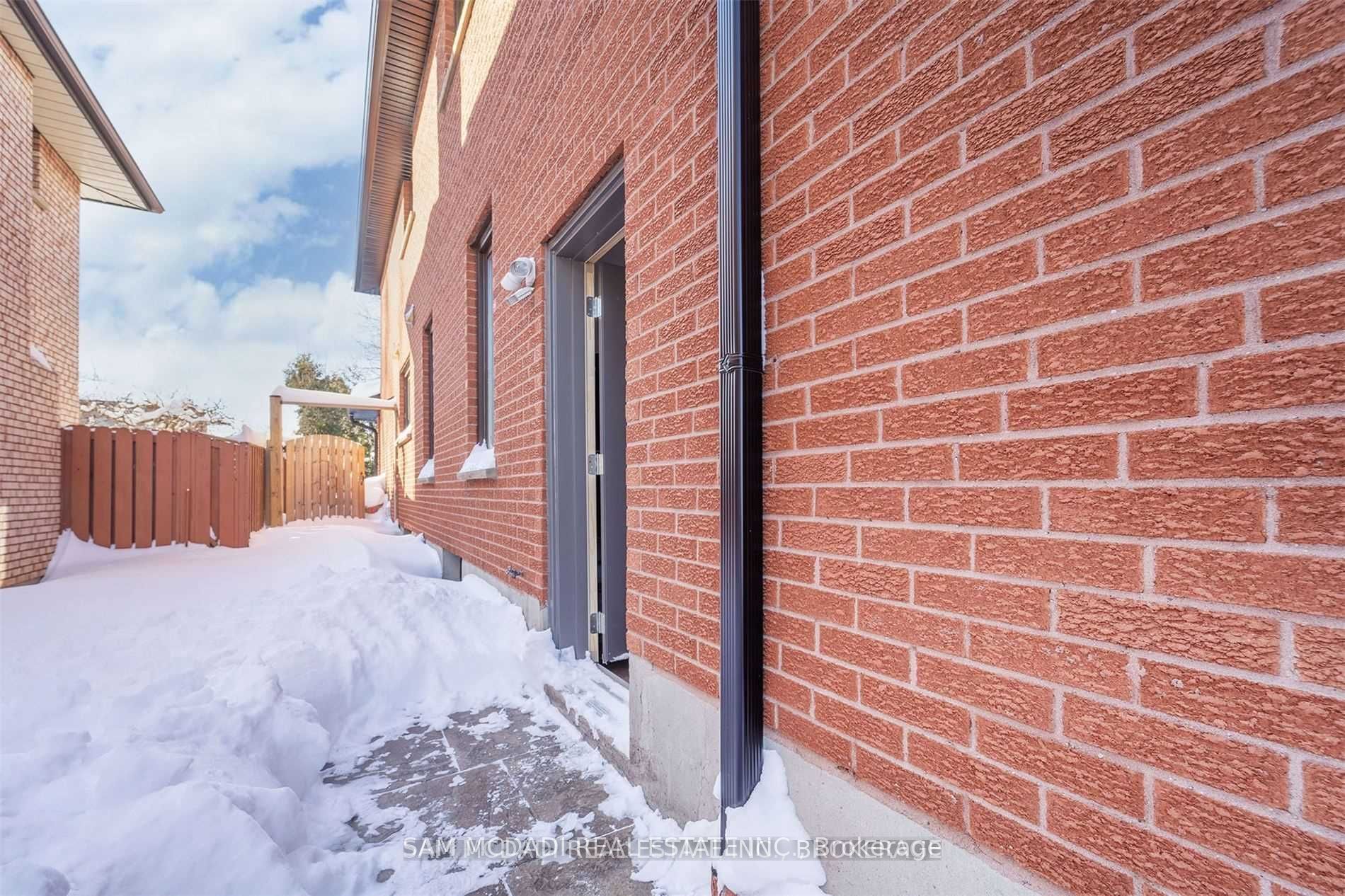 2212 Florian (Lower) Road, Mississauga, ON L5A 2M4 photo 2