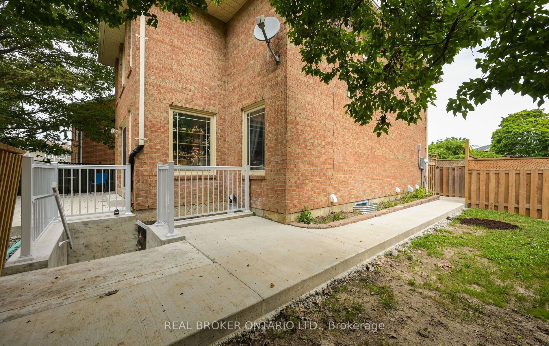 20 Campkin Street, Brampton, ON L6Y 3G9 photo 4