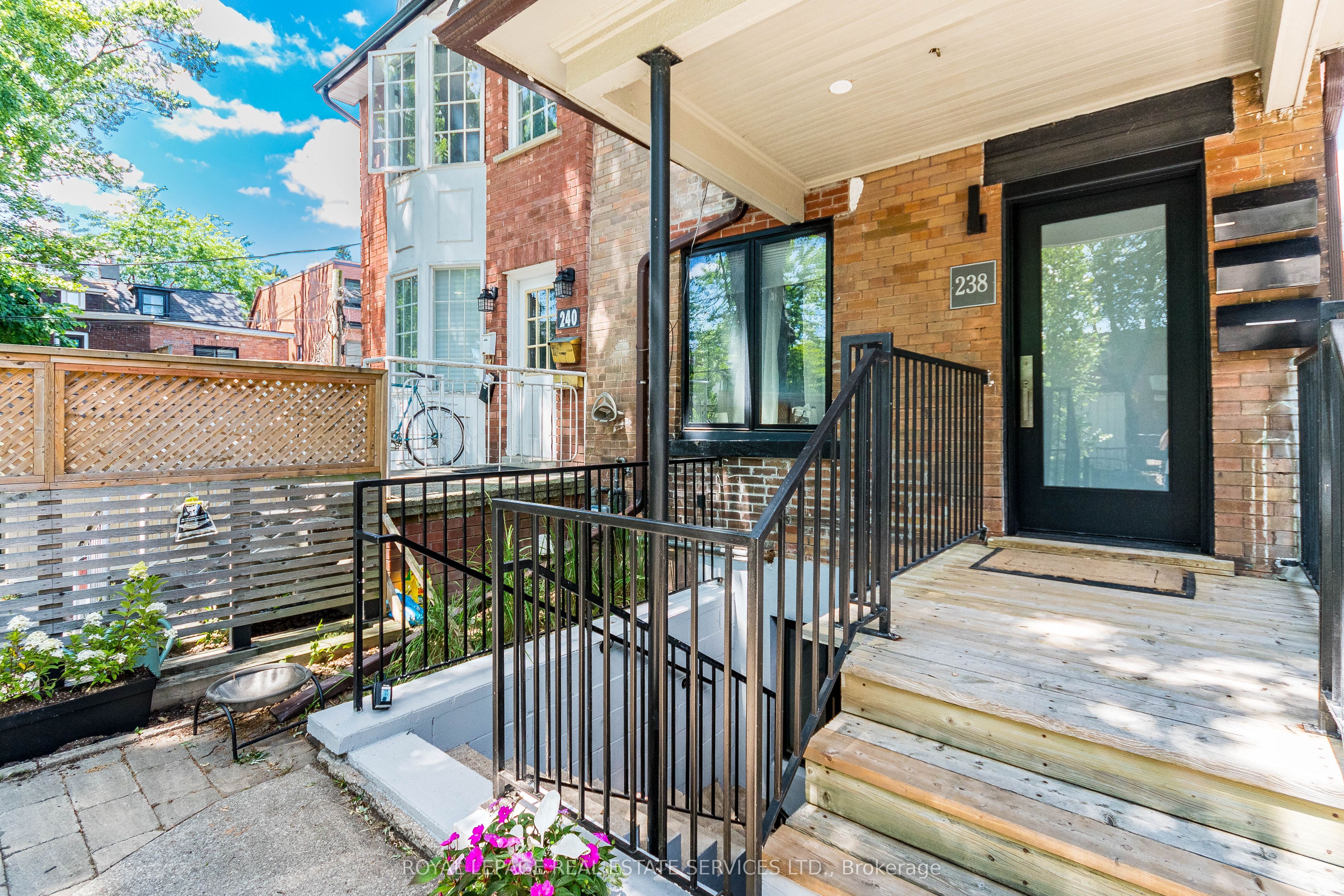 238 Garden Avenue, Toronto, ON M6R 1J1 photo 2