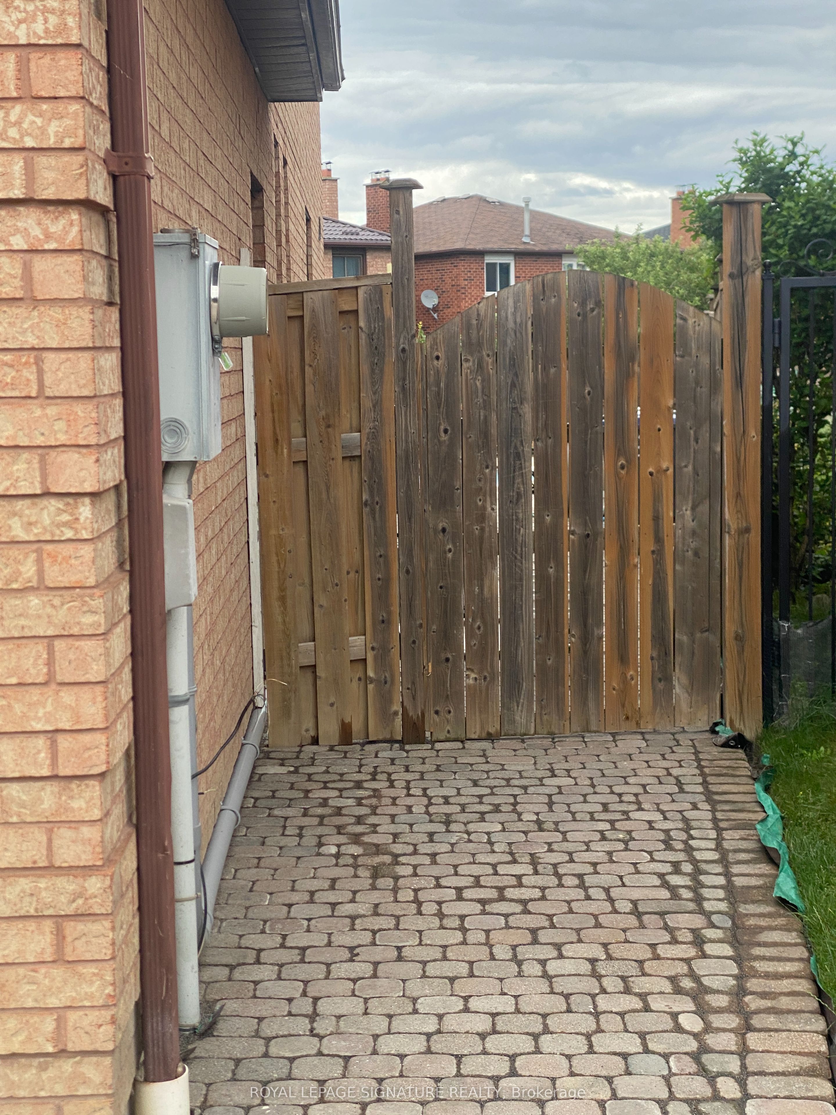 3271 Pilcom Crescent Lower, Mississauga, ON L5B 3X5 photo 4