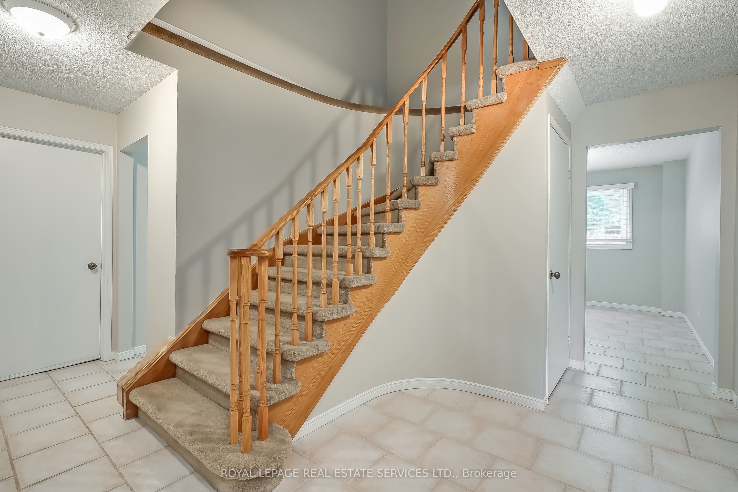 265 Mississaga Street, Oakville, ON L6L 6J8 photo 4