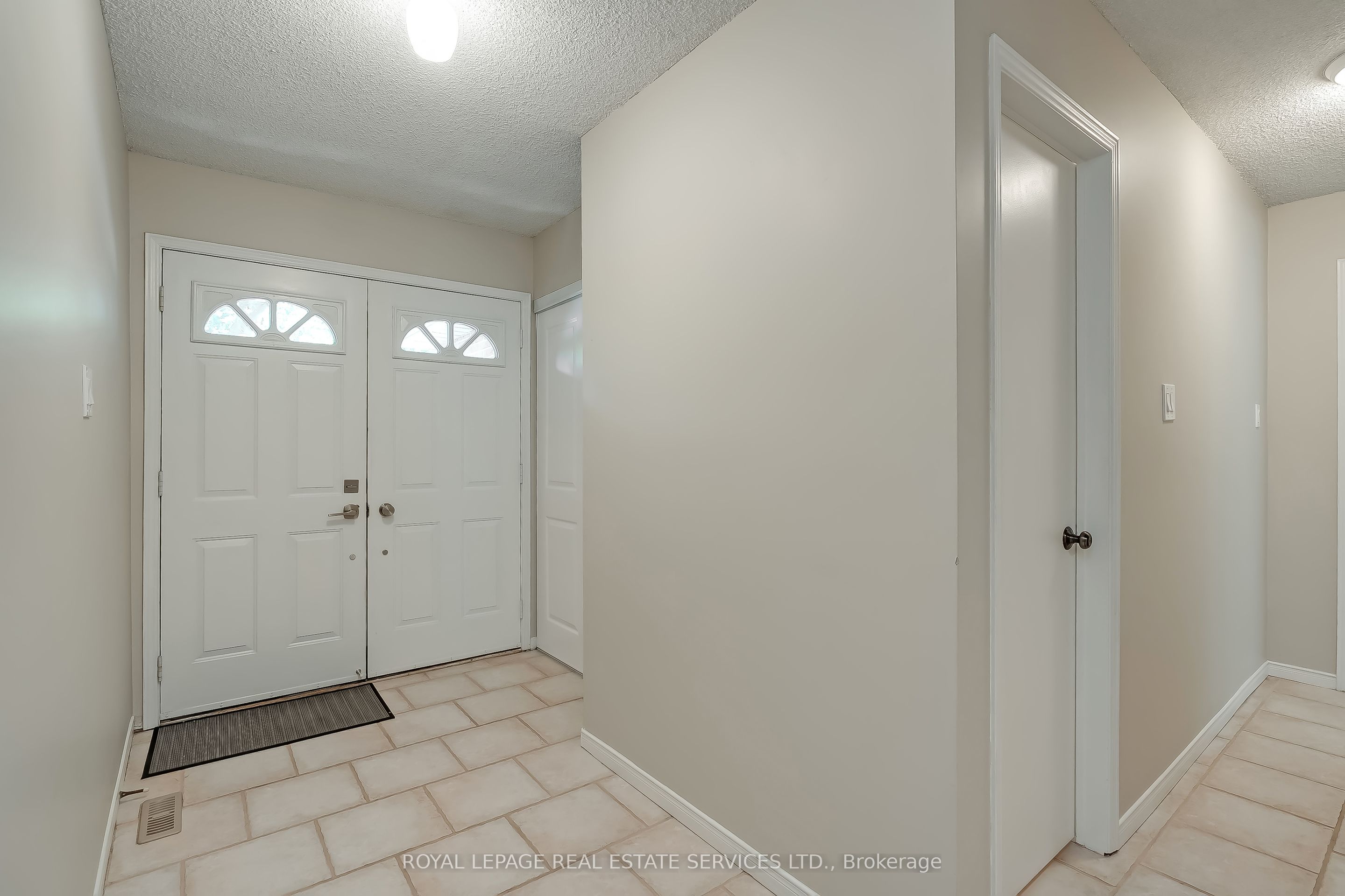265 Mississaga Street, Oakville, ON L6L 6J8 photo 5