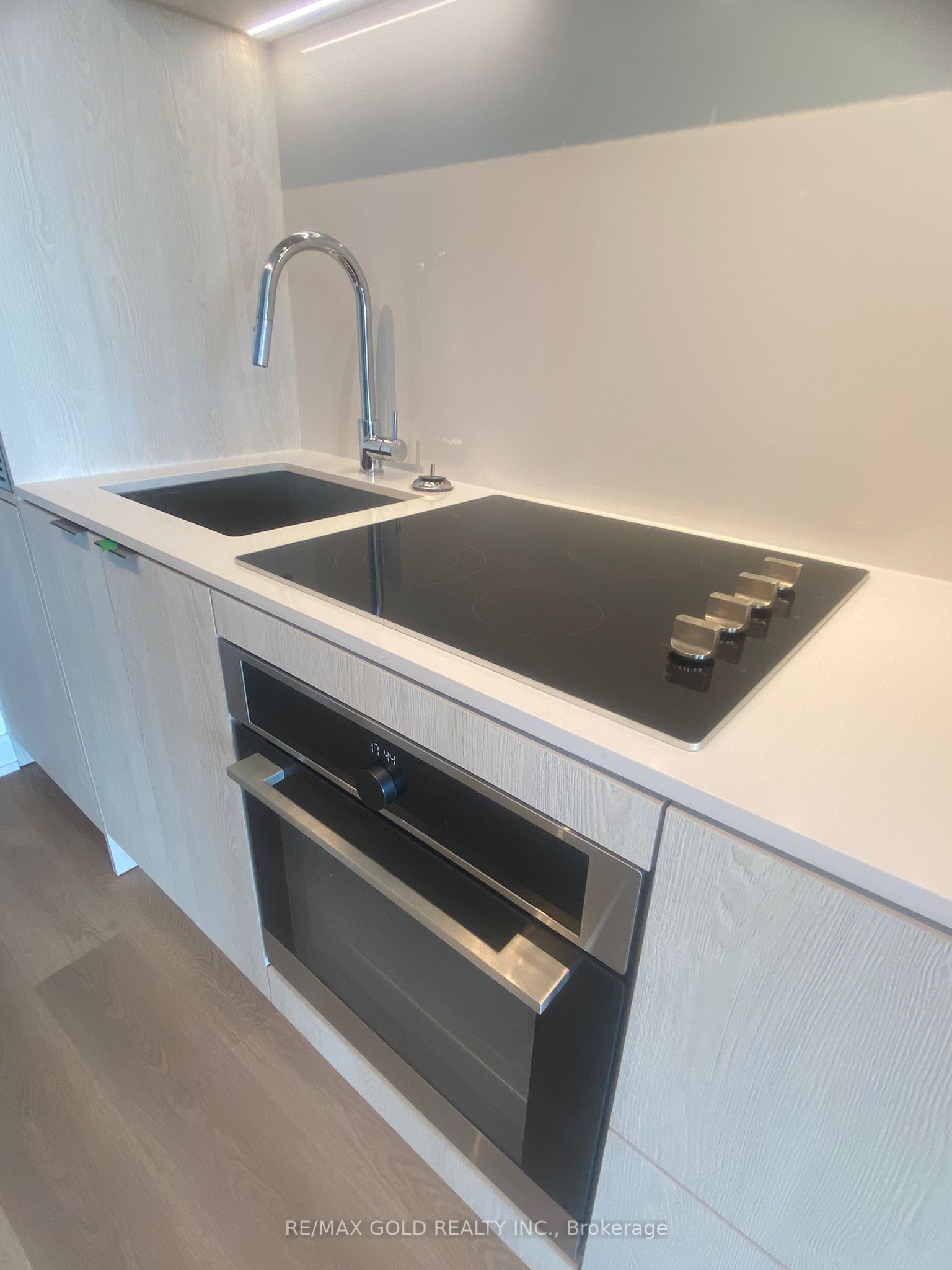 3009 NOVAR Road 1011, Mississauga, ON L5B 1H7 photo 4