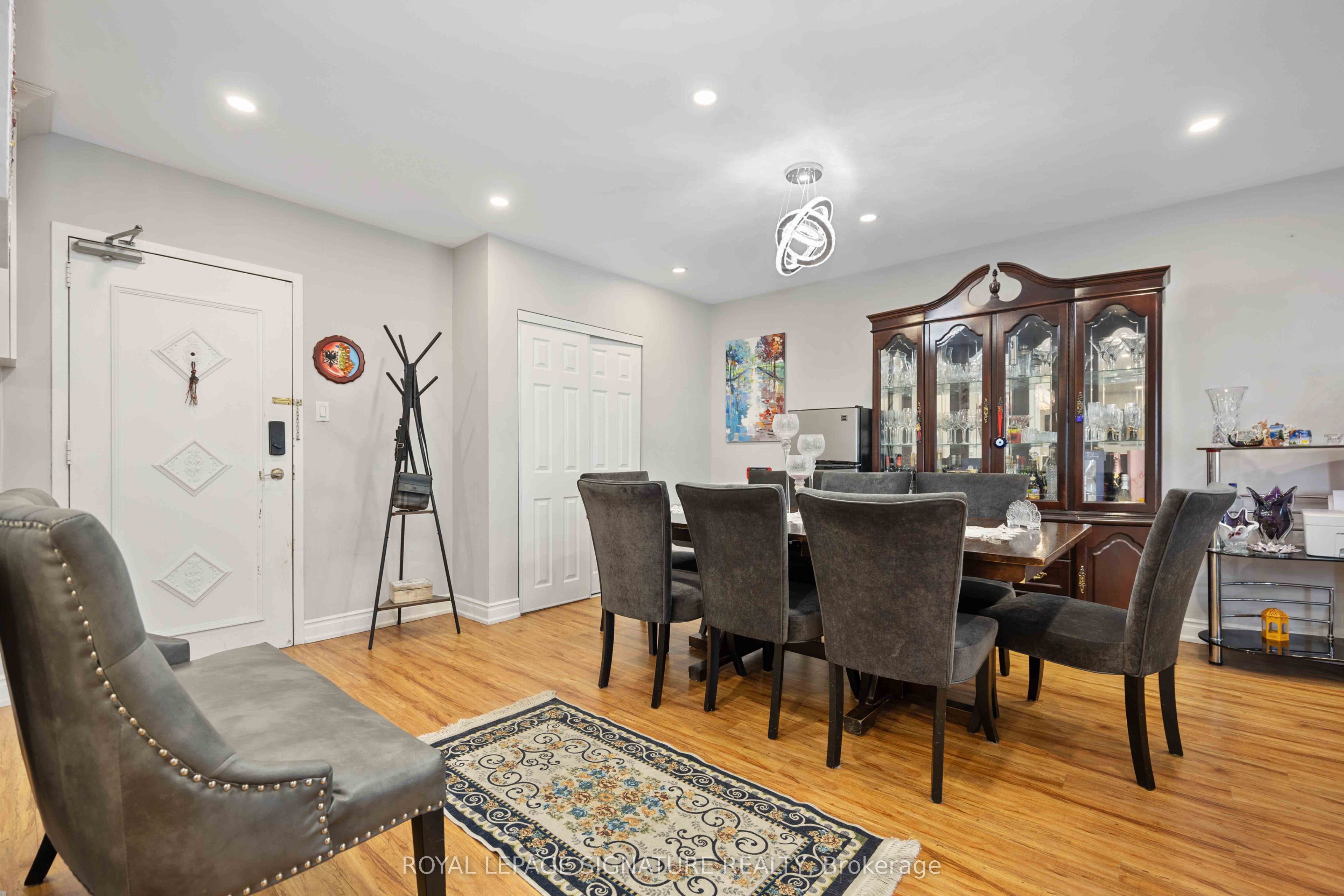 320 Dixon Road 2315, Toronto, ON M9R 1S8 photo 2
