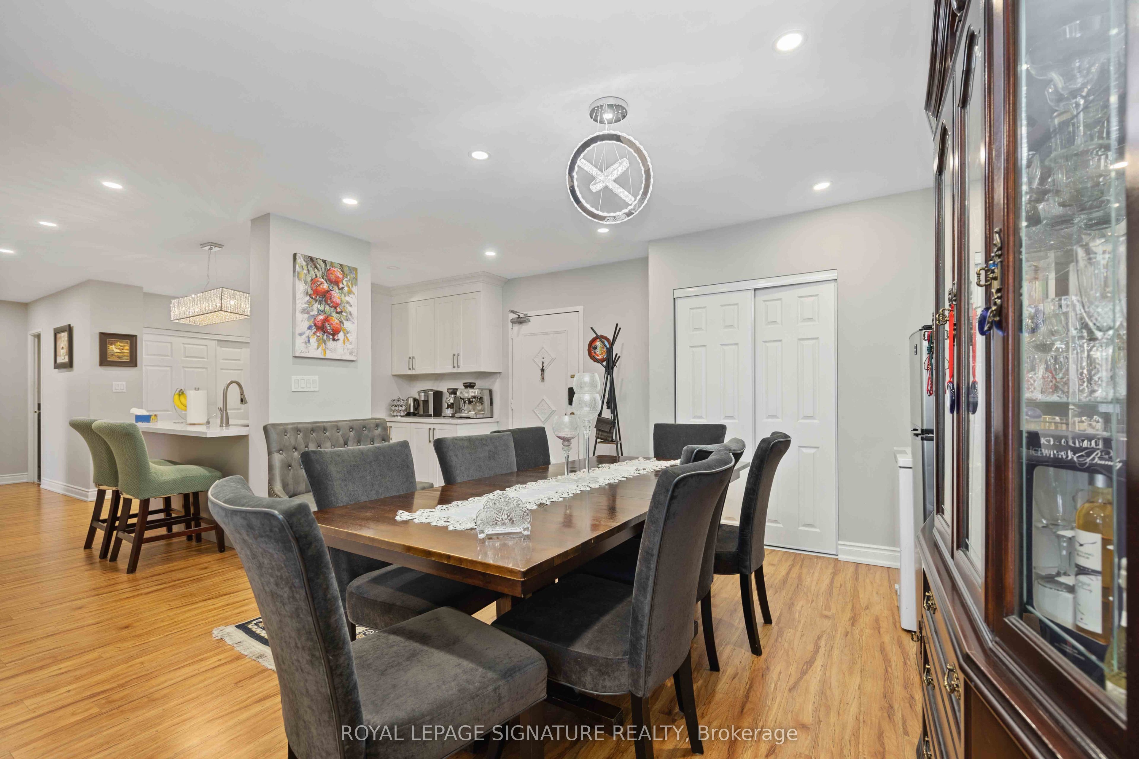 320 Dixon Road 2315, Toronto, ON M9R 1S8 photo 3