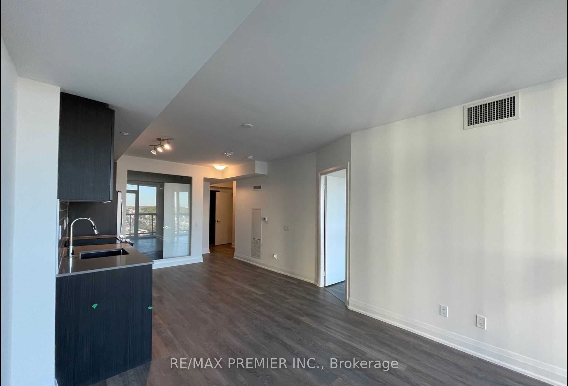 1461 Lawrence Avenue W 1508, Toronto, ON M6L 0A6 photo 4