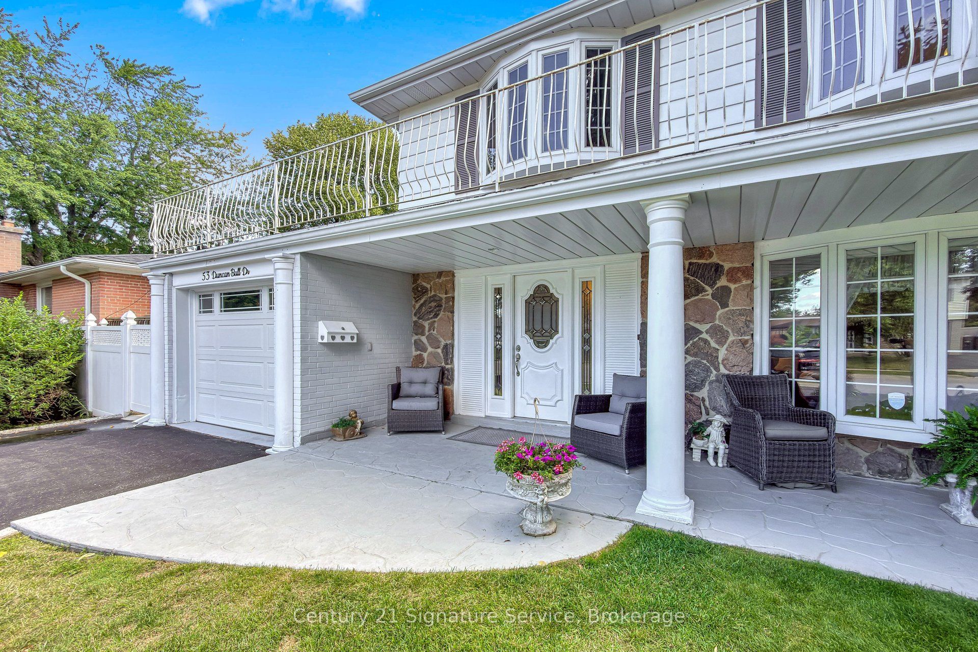 53 Duncan Bull Drive, Brampton, ON L6W 1H5 photo 3