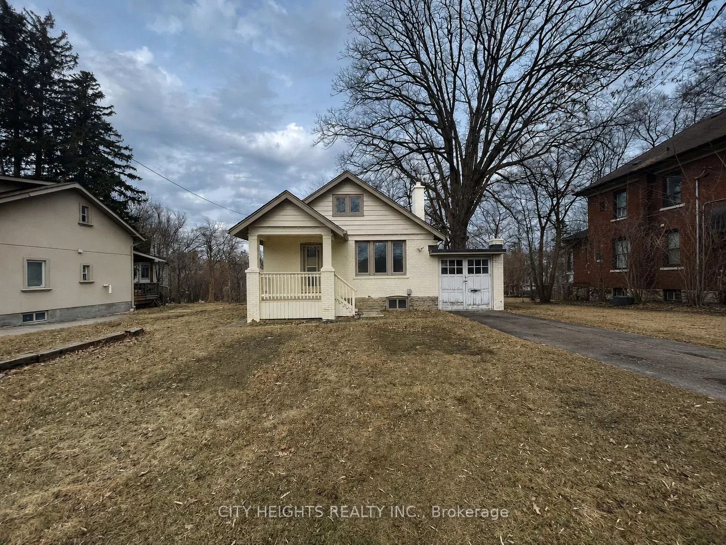 1561 Hurontario Street, Mississauga, ON L5G 3H7 photo 3
