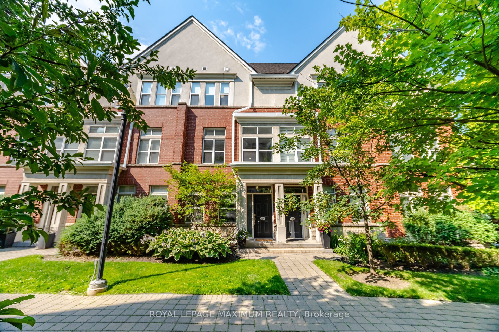 126 Resurrection Road, Toronto, ON M9A 5H1 photo 2