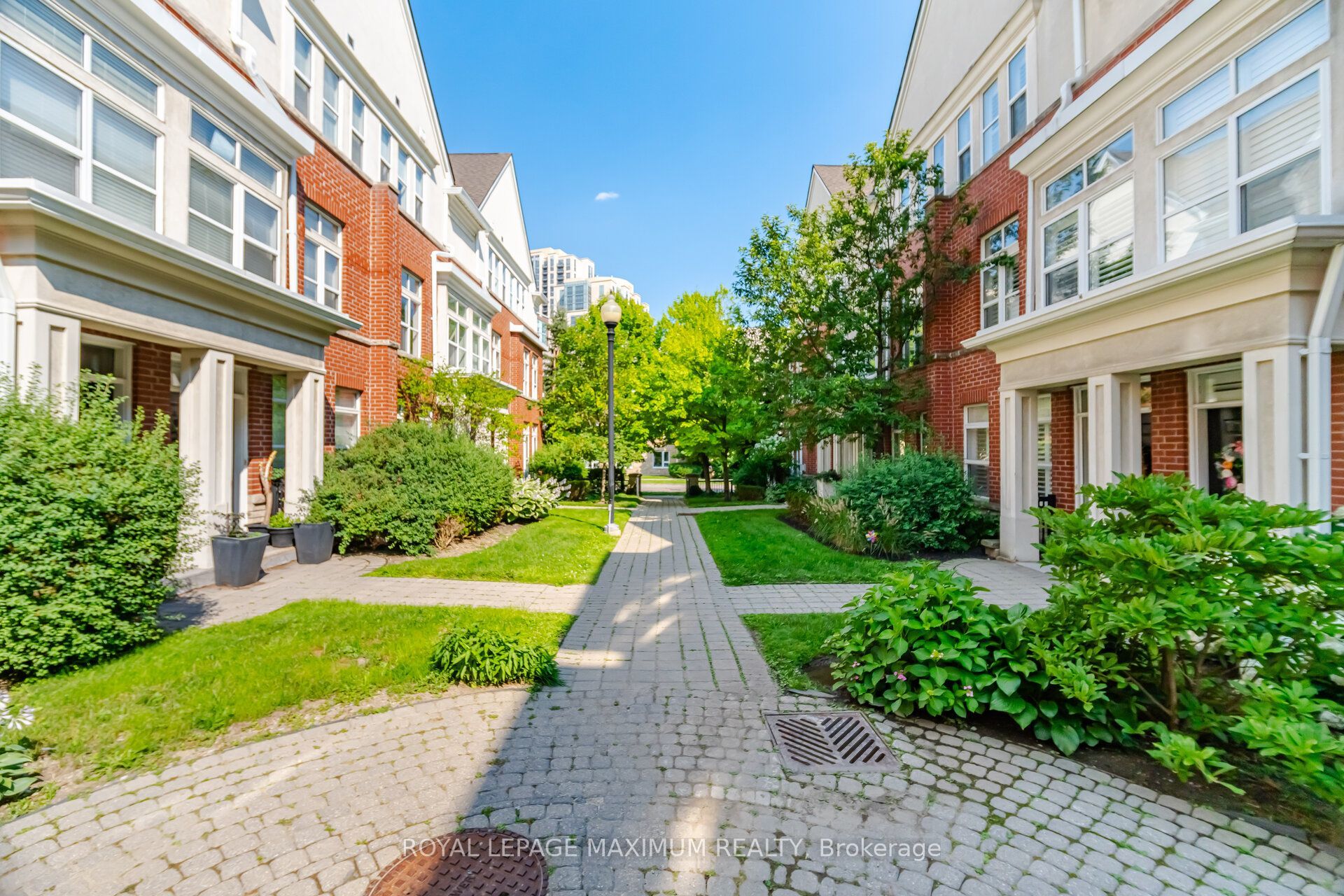 126 Resurrection Road, Toronto, ON M9A 5H1 photo 4