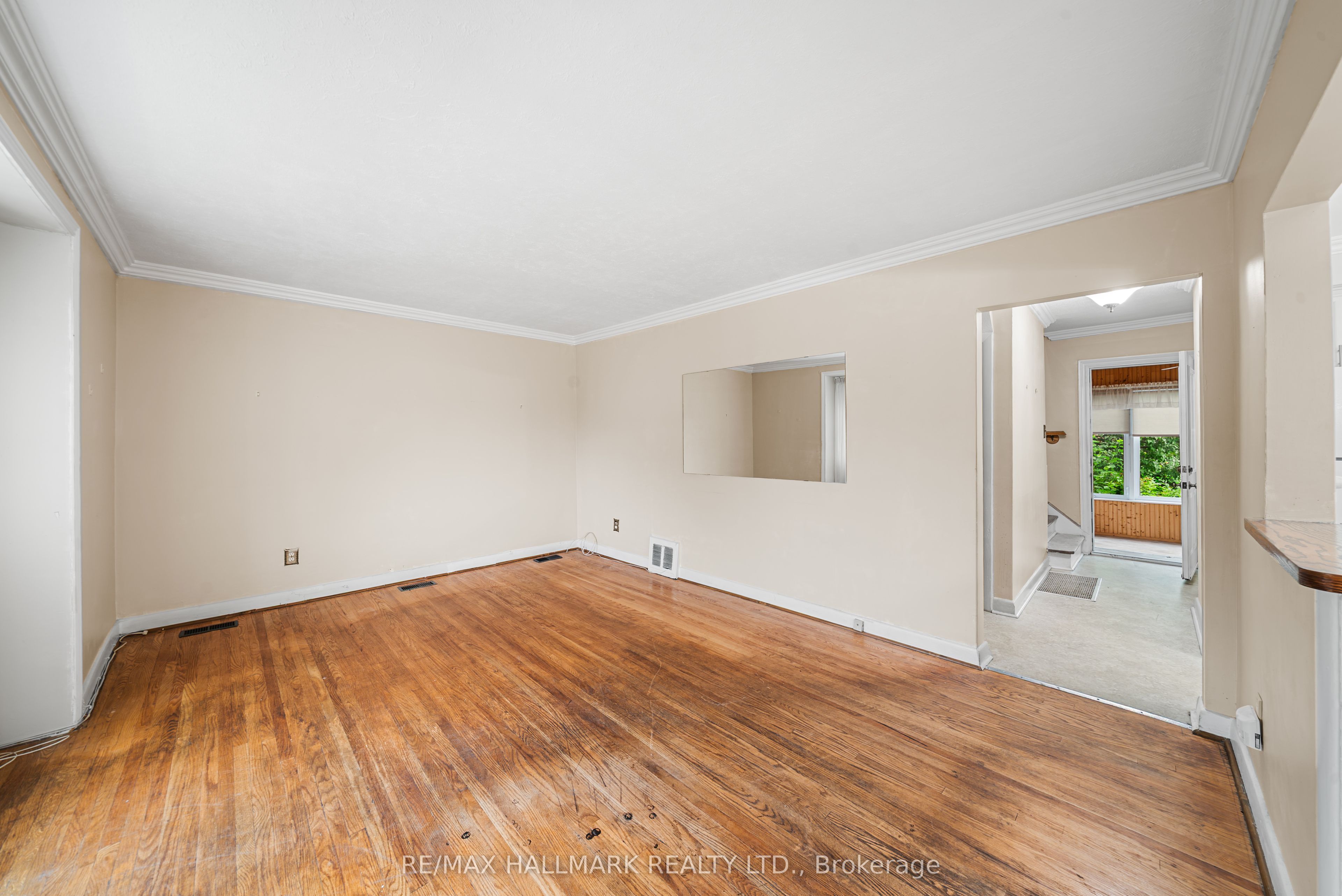 27 Sunray Crescent, Toronto, ON M3M 2C4 photo 3