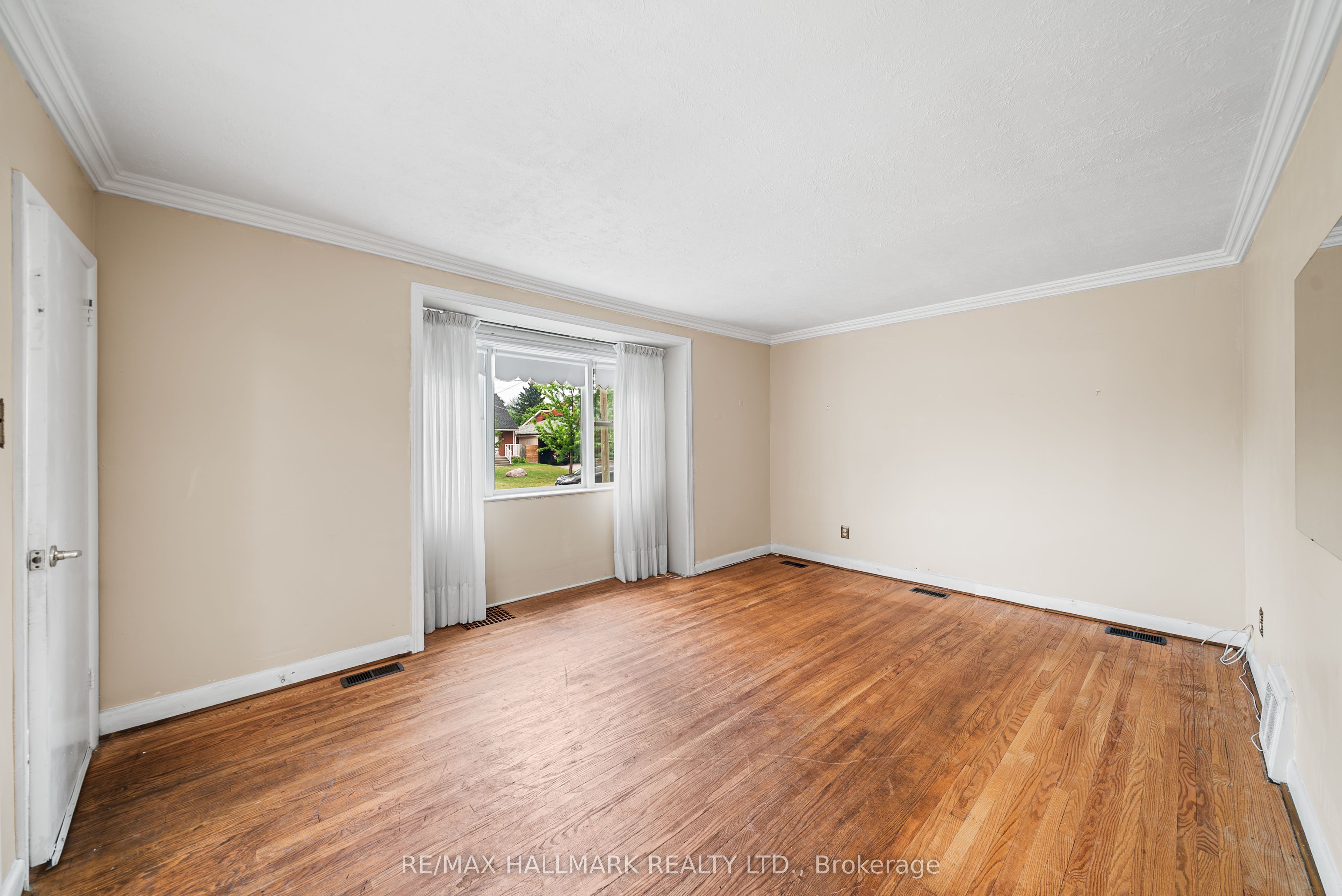27 Sunray Crescent, Toronto, ON M3M 2C4 photo 5