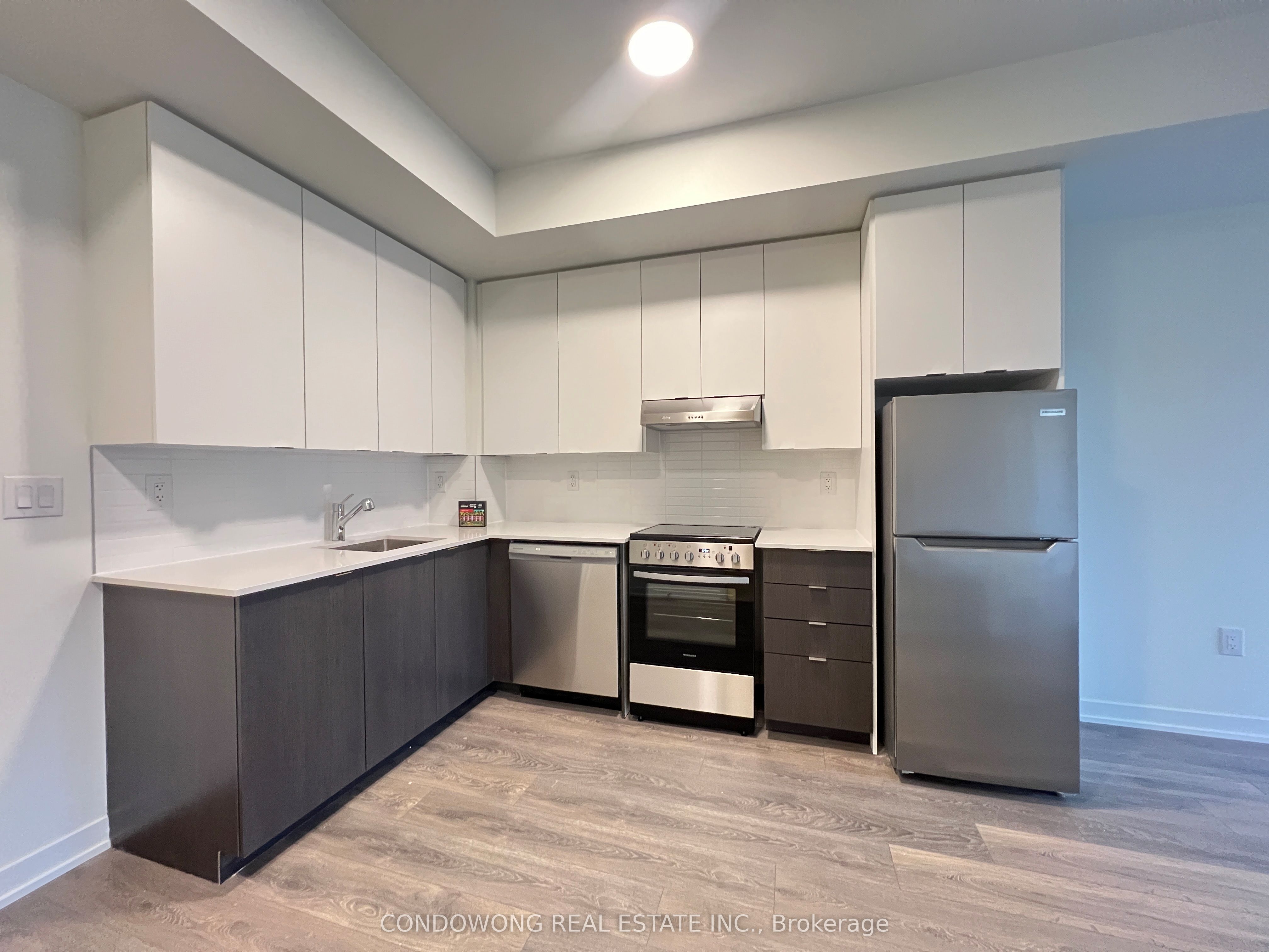 165 Canon Jackson Drive 507, Toronto, ON M6M 0C4 photo 2