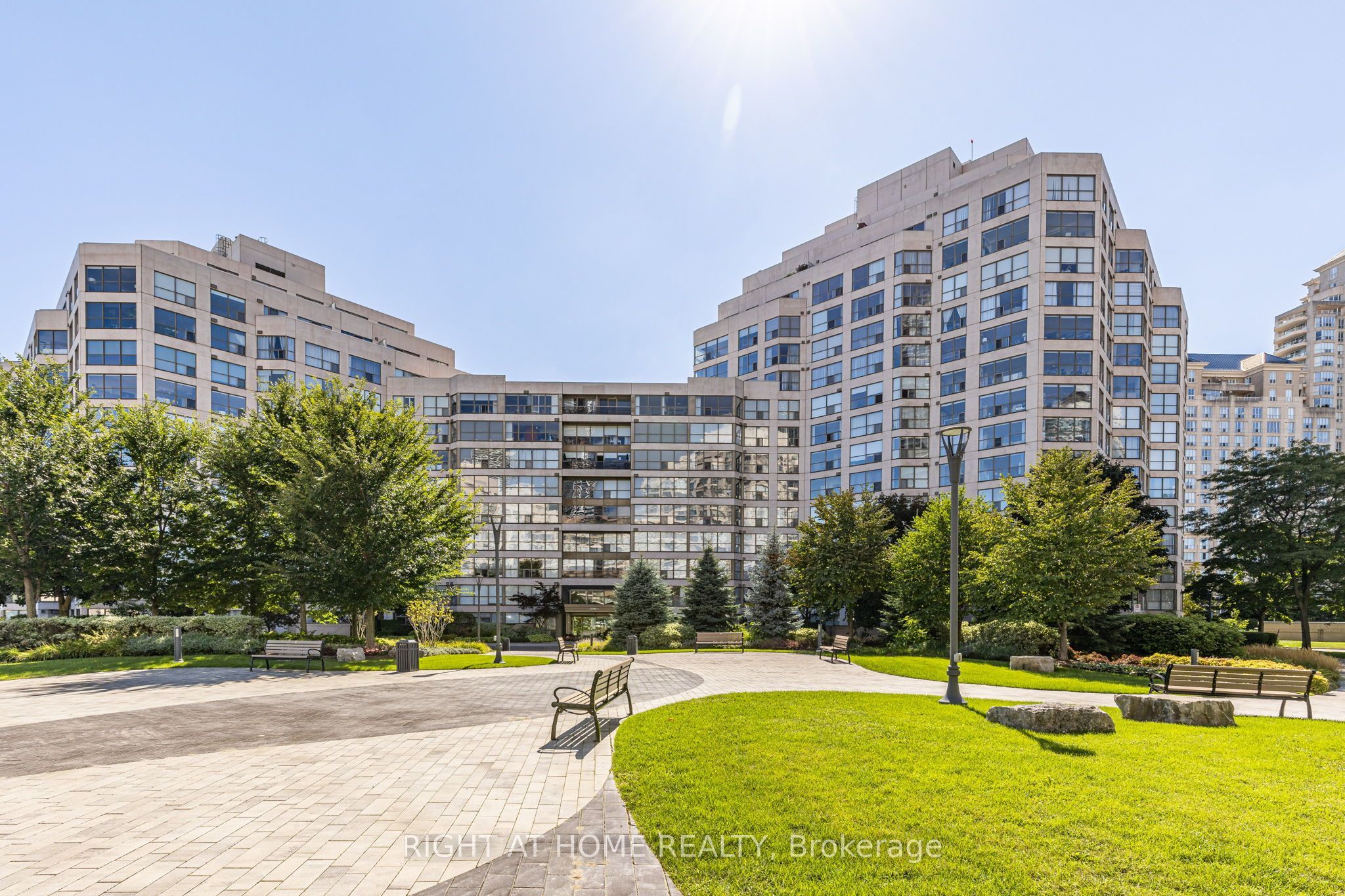 2267 Lake Shore Boulevard W 806, Toronto, ON M8V 3X2 photo 2