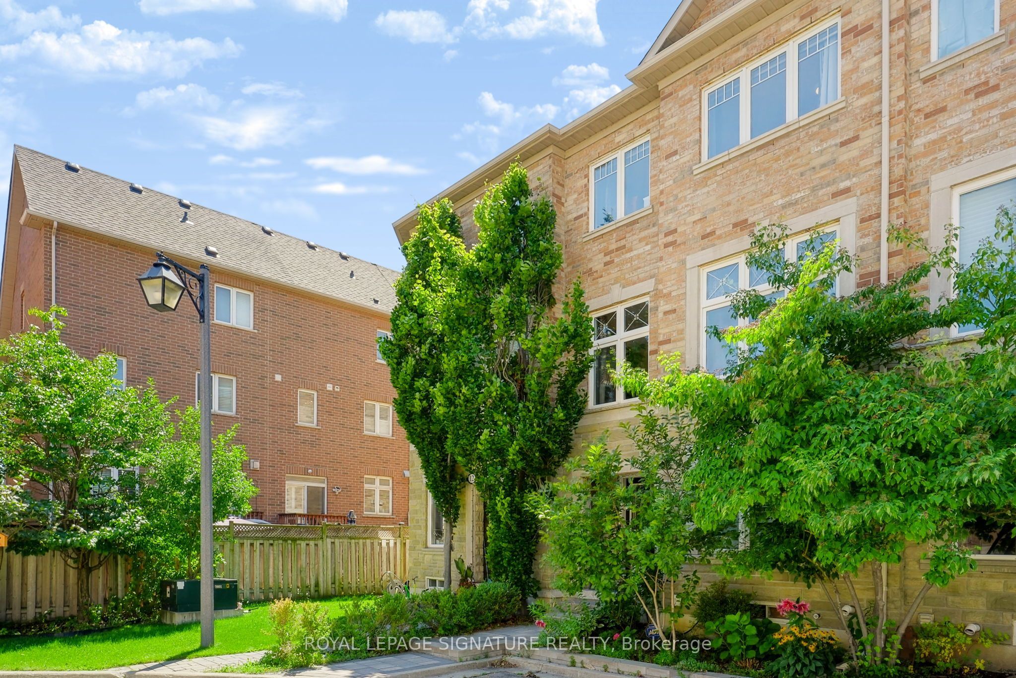 10 Clockwork Lane, Toronto, ON M8Y 4H5 photo 2