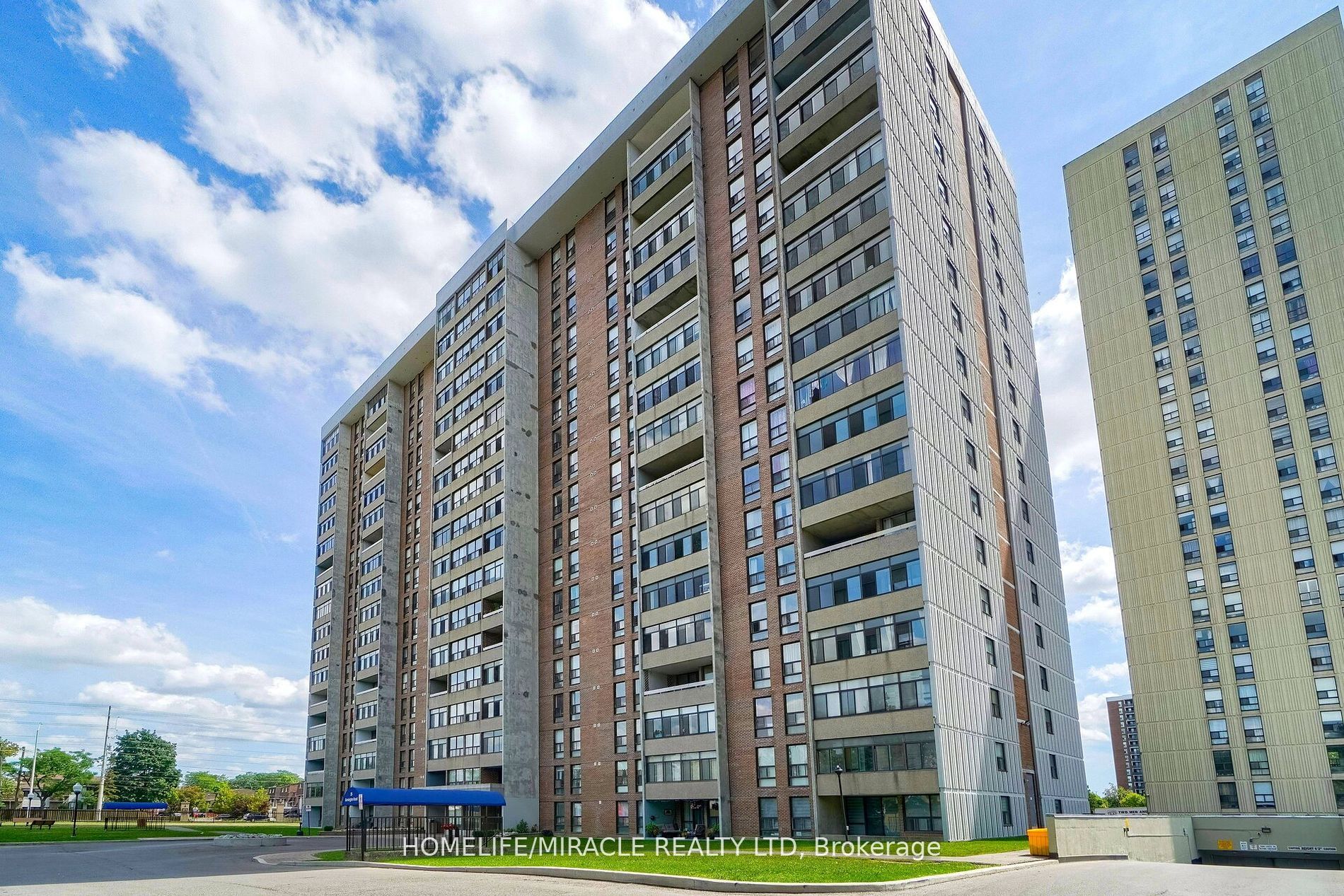 25 Kensington Road 608, Brampton, ON L6T 3W8