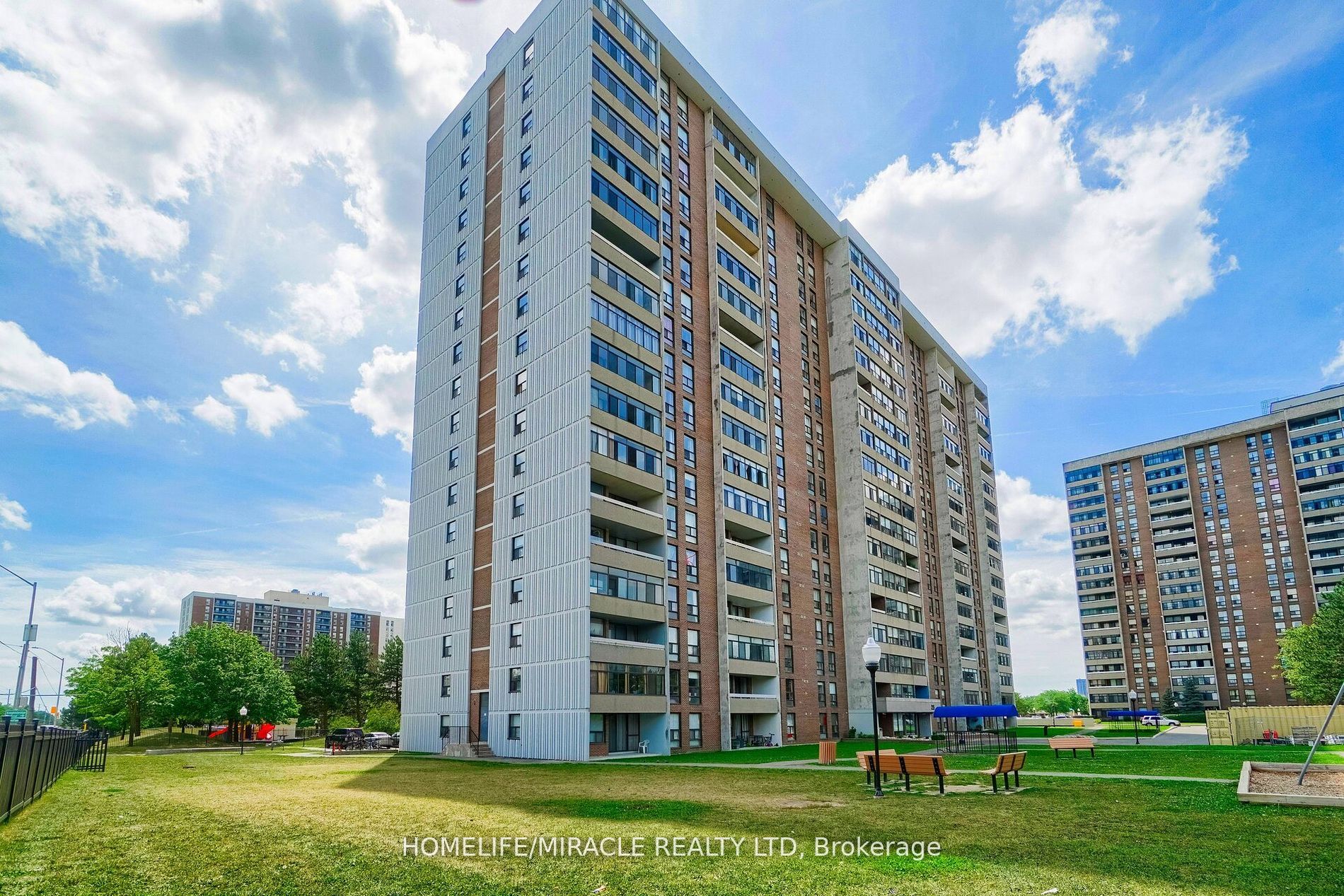 25 Kensington Road 608, Brampton, ON L6T 3W8 photo 2