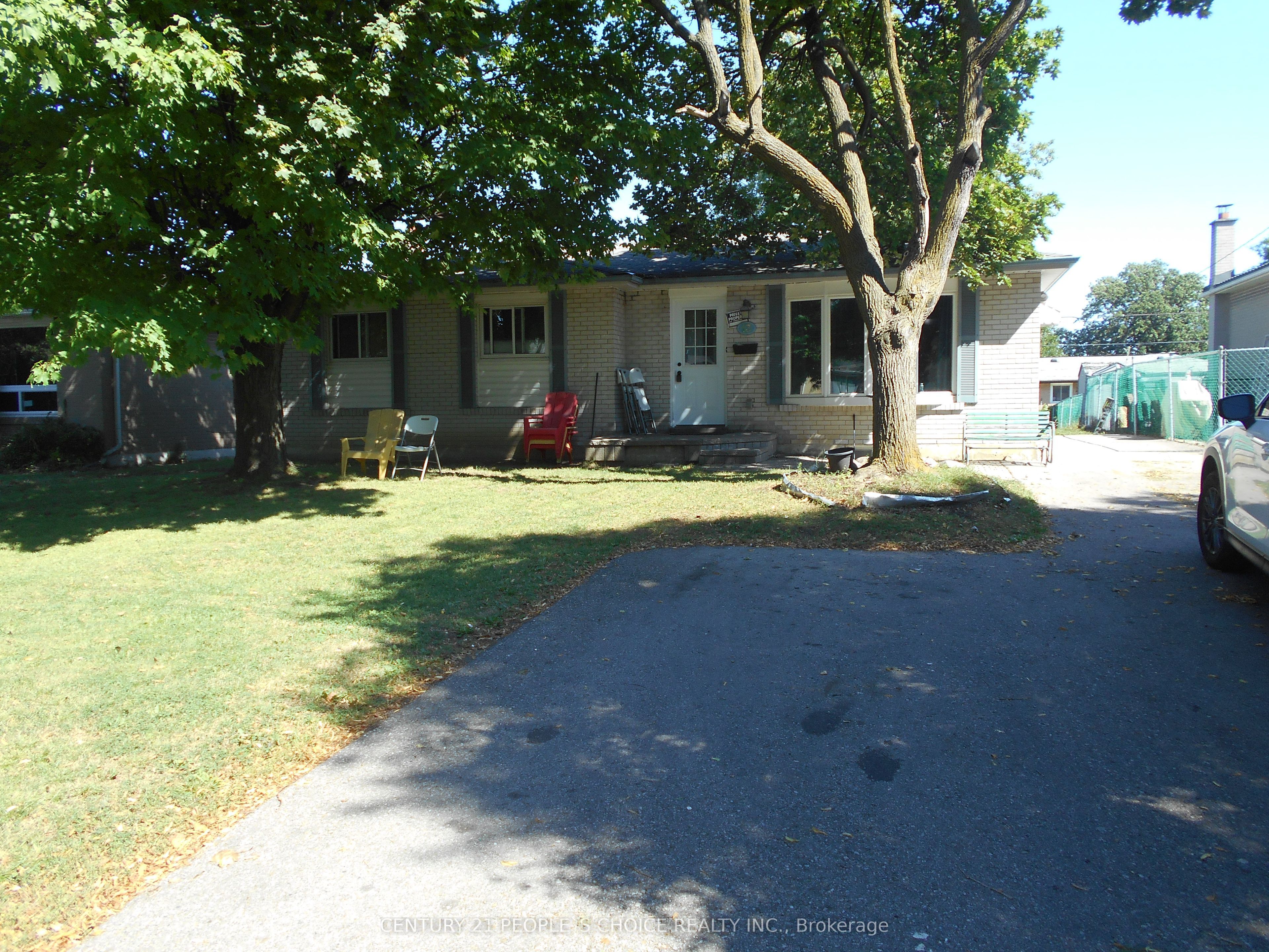 13 Brookdale Crescent, Brampton, ON L6T 1M8 photo 2