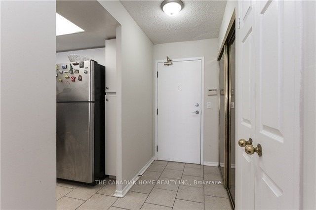 335 Webb Drive 1906, Mississauga, ON L5B 4A1 photo 5