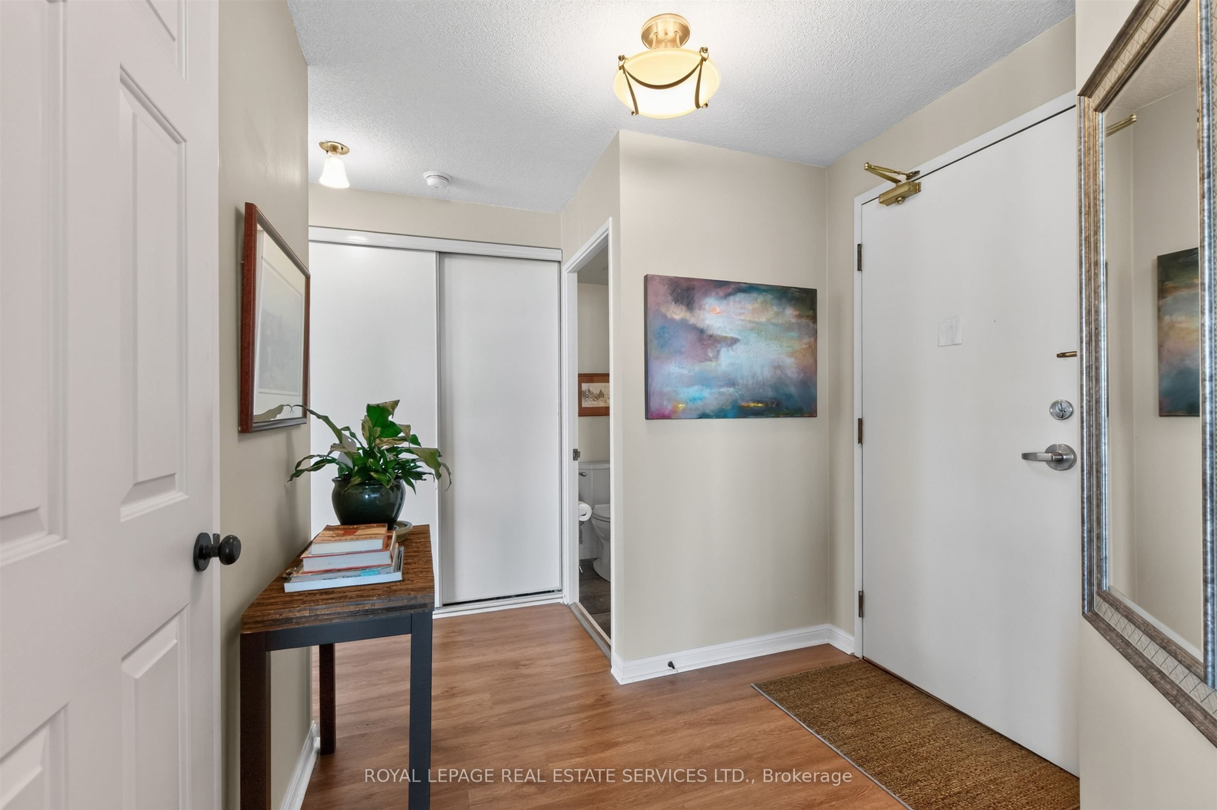 101 Subway Crescent 1711, Toronto, ON M9B 6K4 photo 2