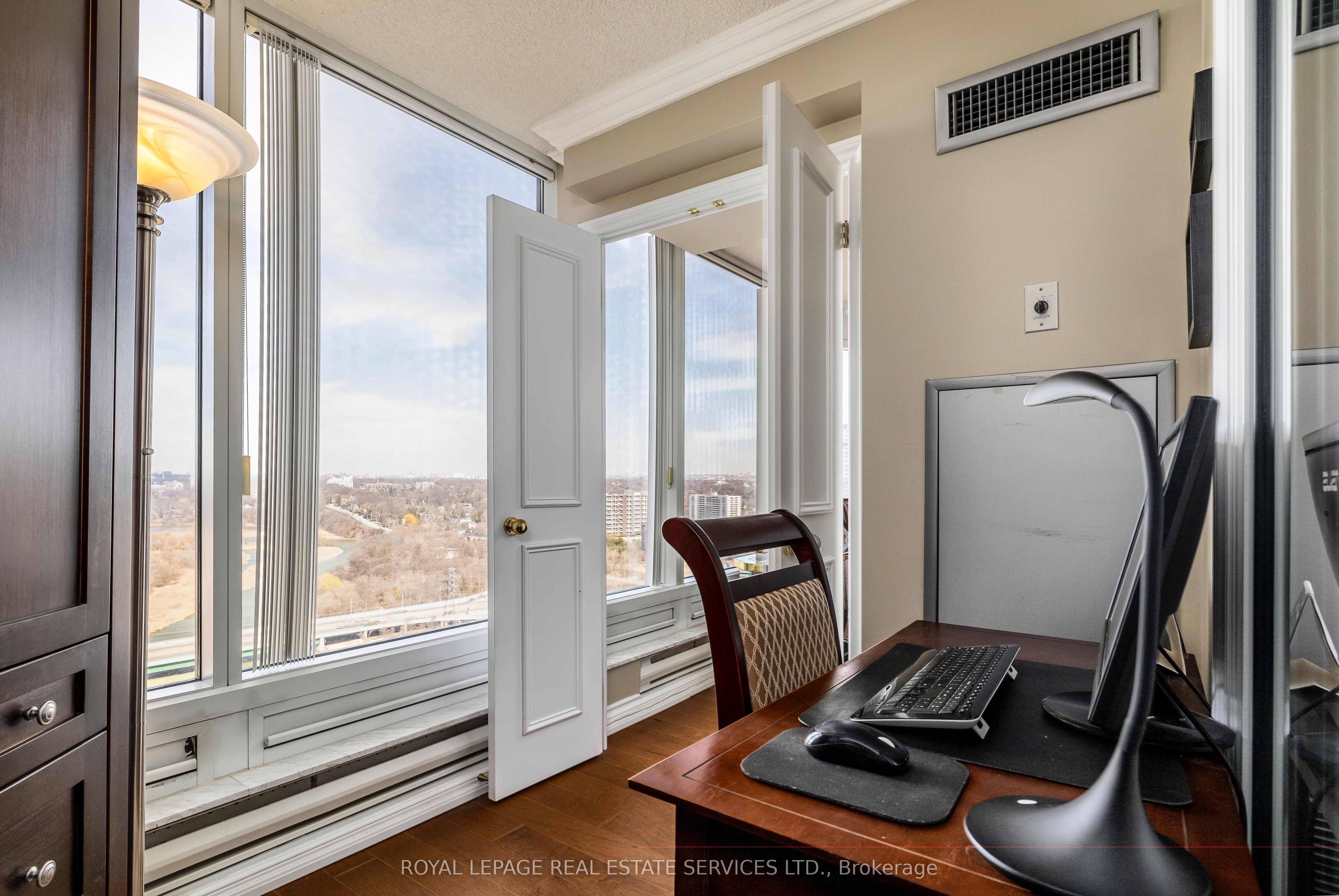1 Palace Pier Court 2812, Toronto, ON M8V 3W9 photo 3