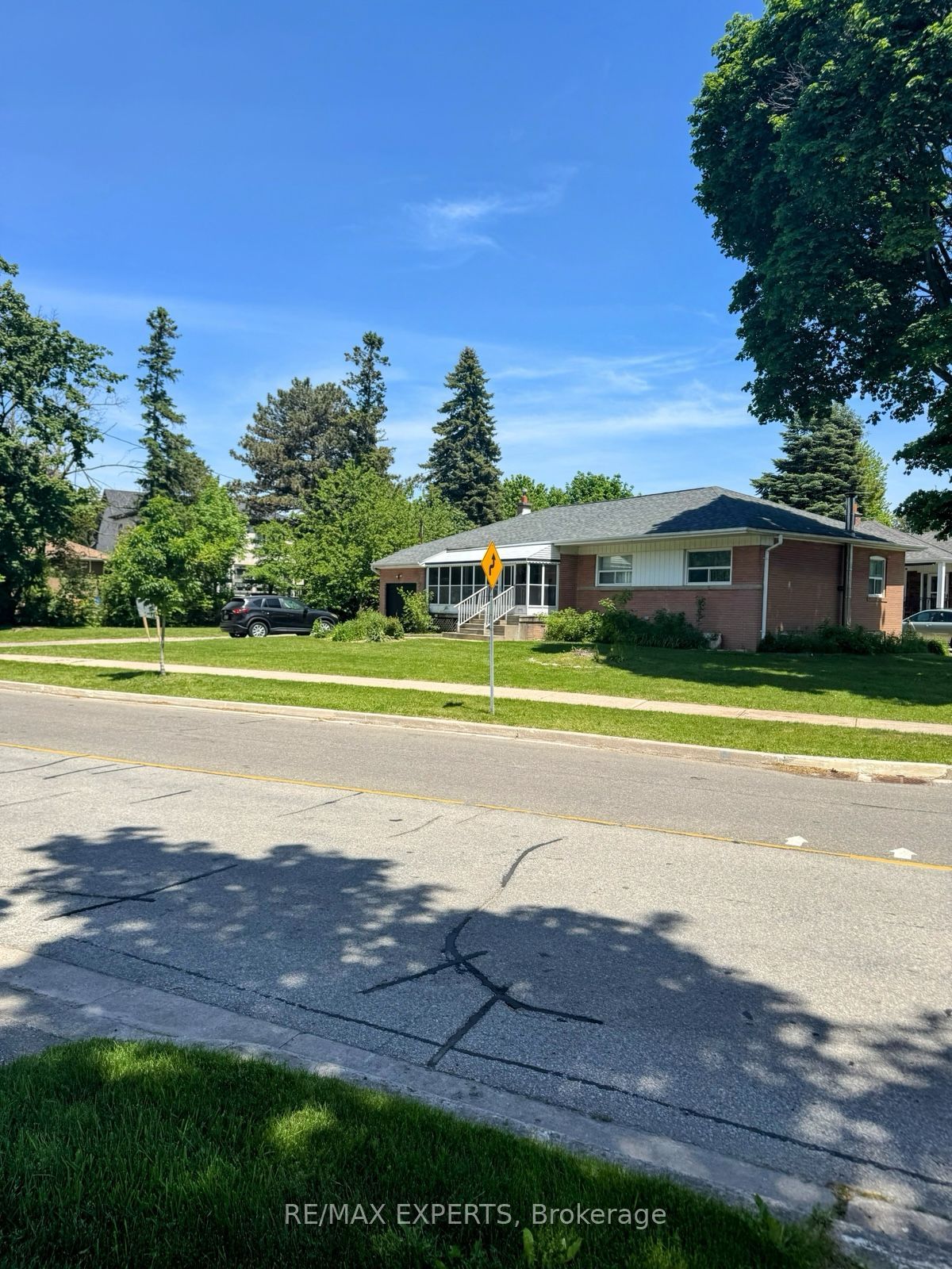 69 Lloyd Manor Road, Toronto, ON M9B 5J1