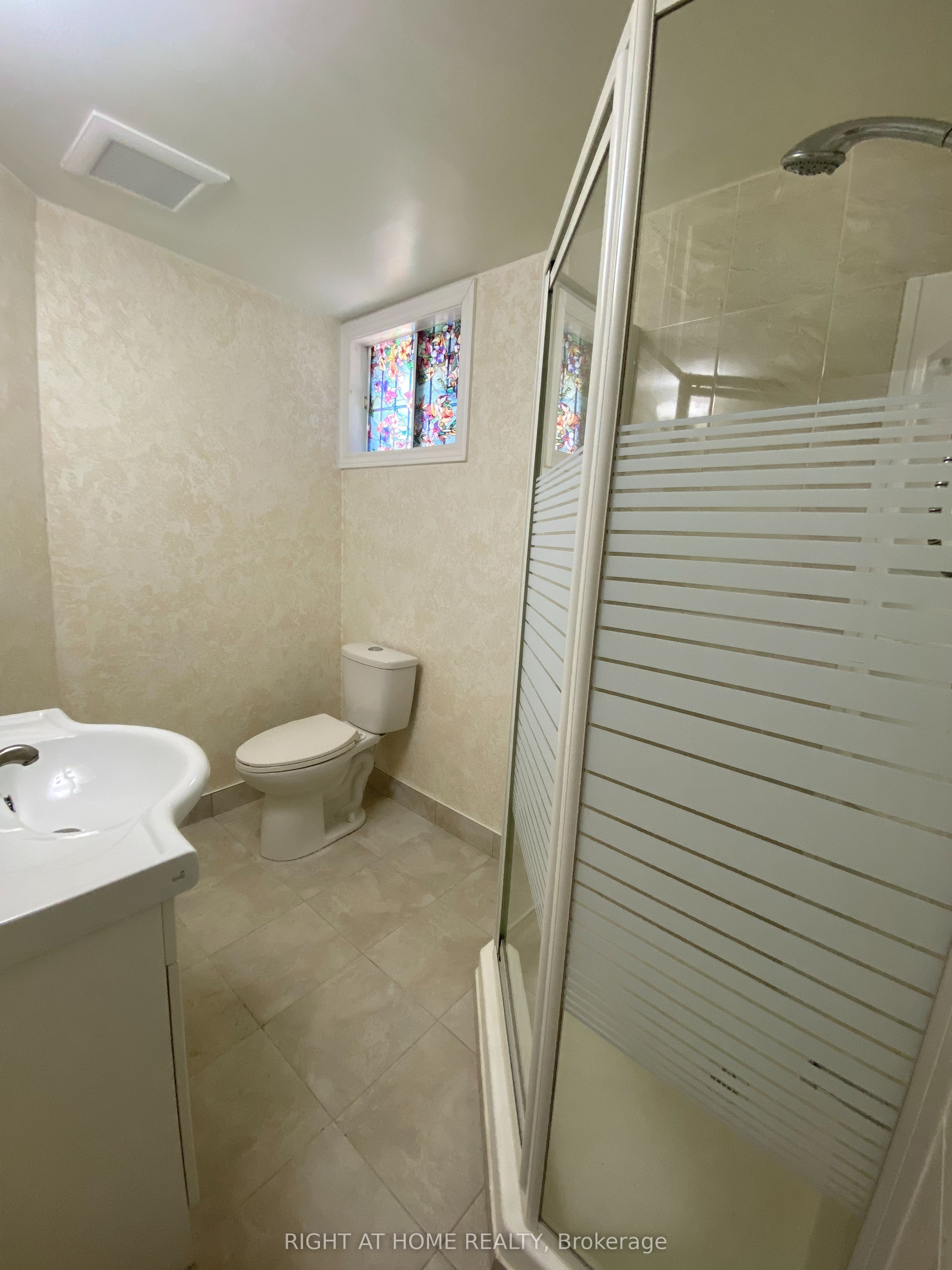 6330 Lorca Crescent BSMT, Mississauga, ON L5N 2J4 photo 2