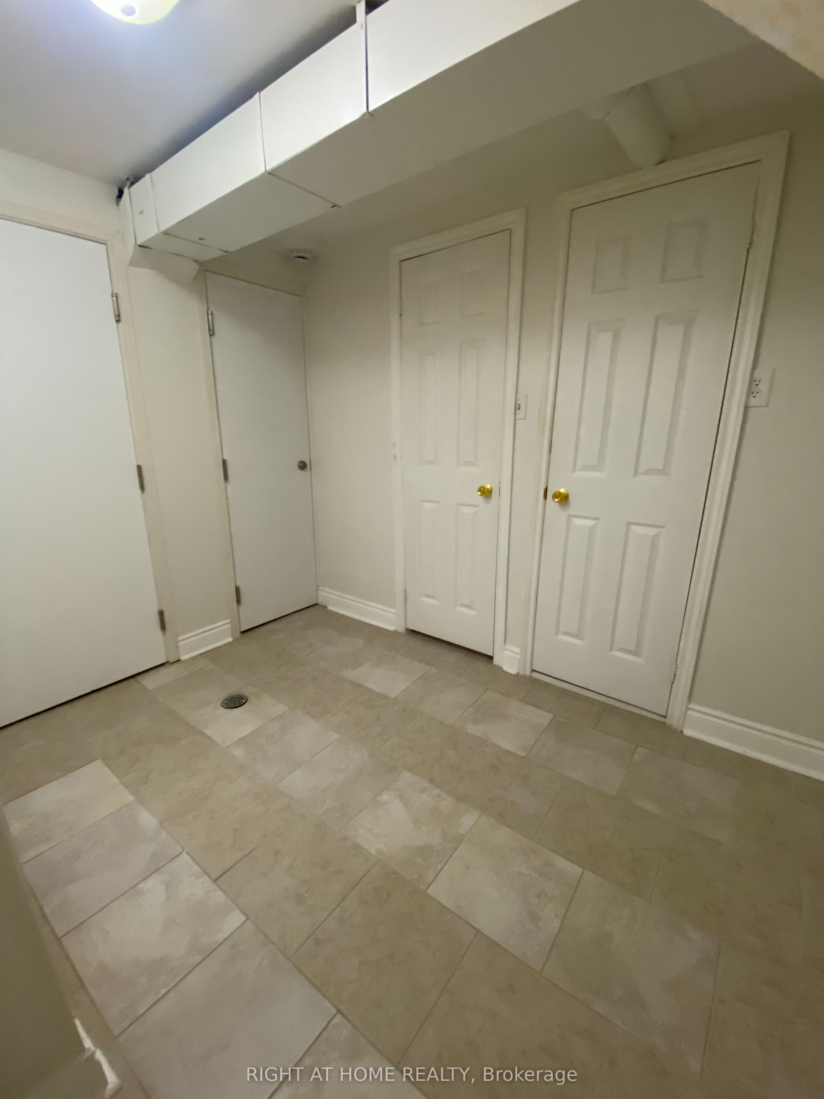 6330 Lorca Crescent BSMT, Mississauga, ON L5N 2J4 photo 4