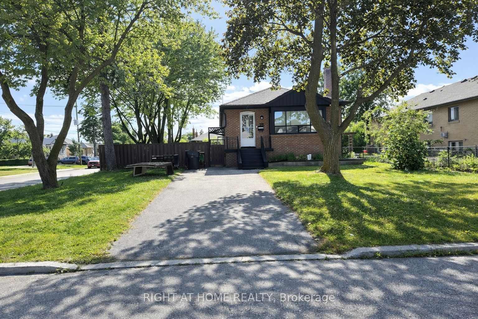 70 Bunnell Crescent, Toronto, ON M3M 2C1 photo 2