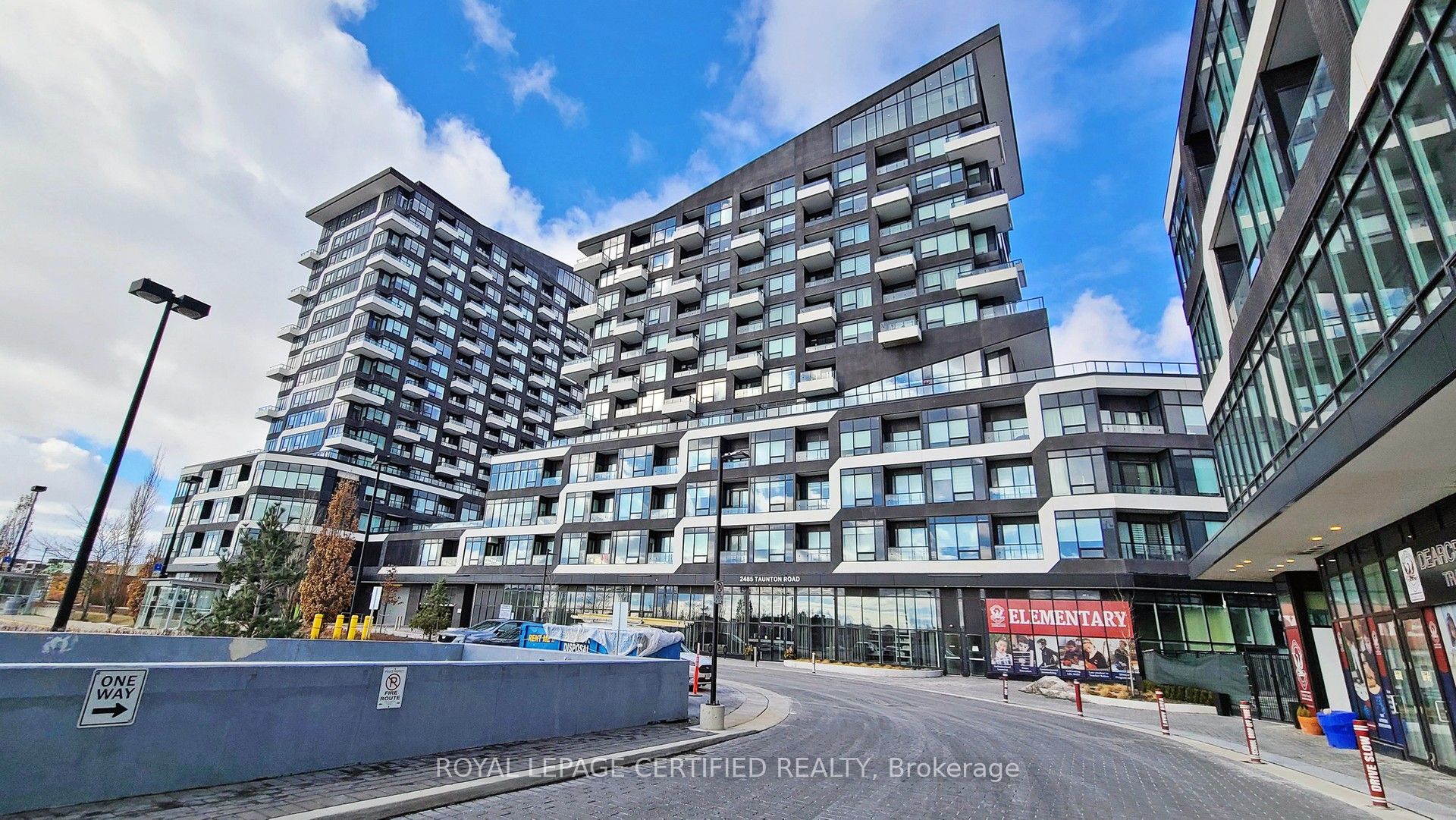 2485 Taunton Road 826, Oakville, ON L6H 3R8 photo 3