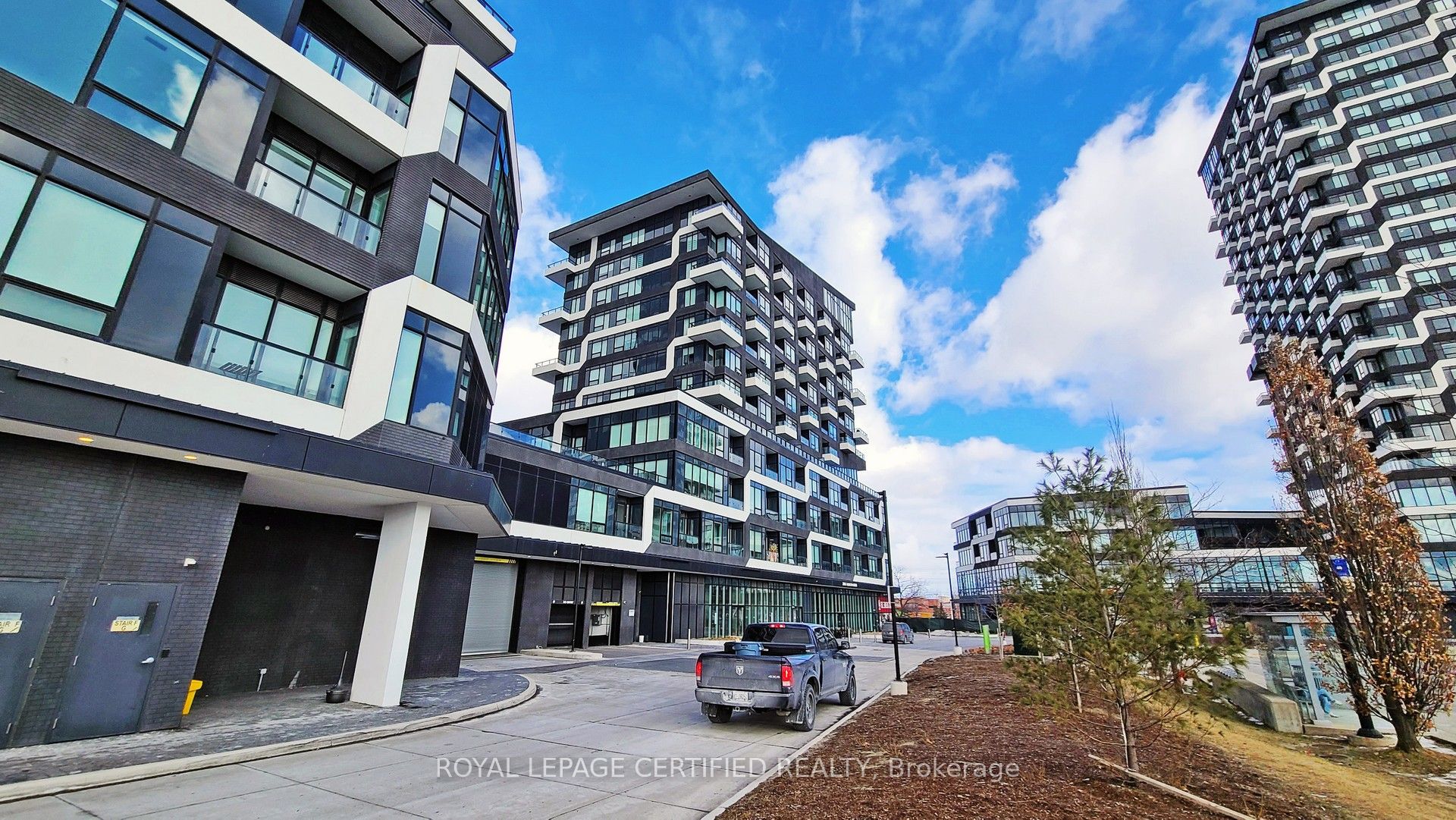 2485 Taunton Road 826, Oakville, ON L6H 3R8 photo 4