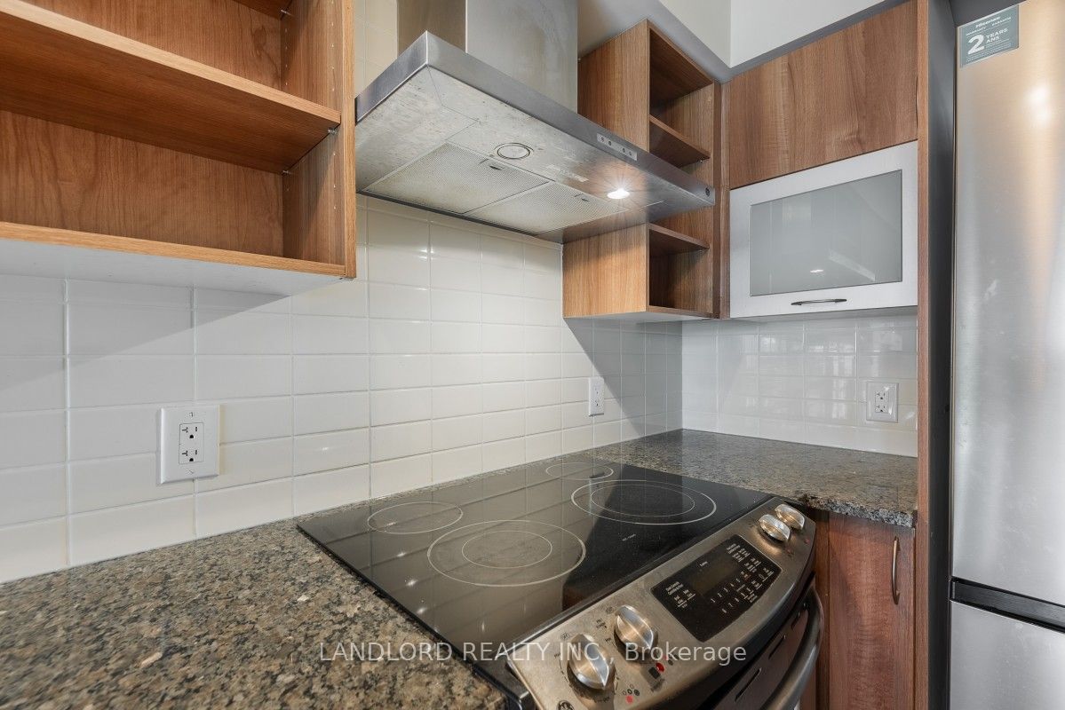 1 Michael Power Place 318, Toronto, ON M9A 0A1 photo 3