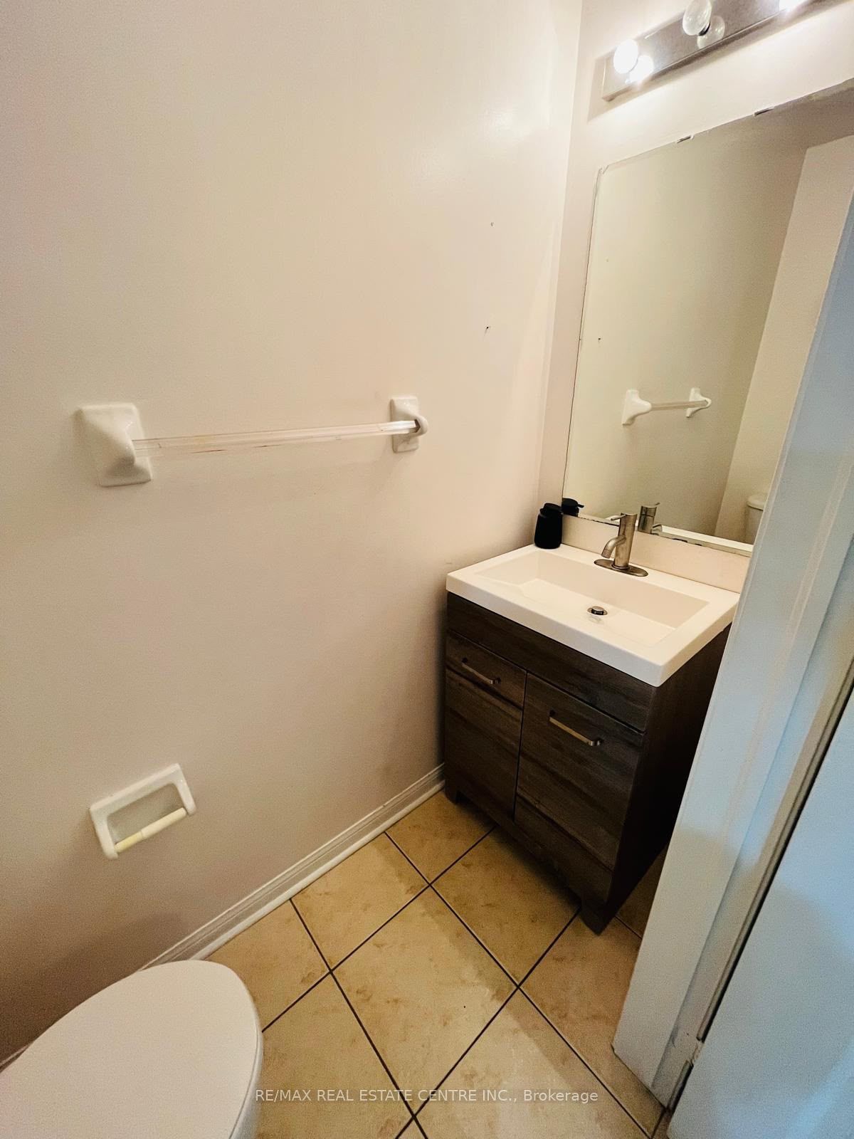 48 Herdwick Street UPPER LEVEL, Brampton, ON L6S 6L7 photo 2